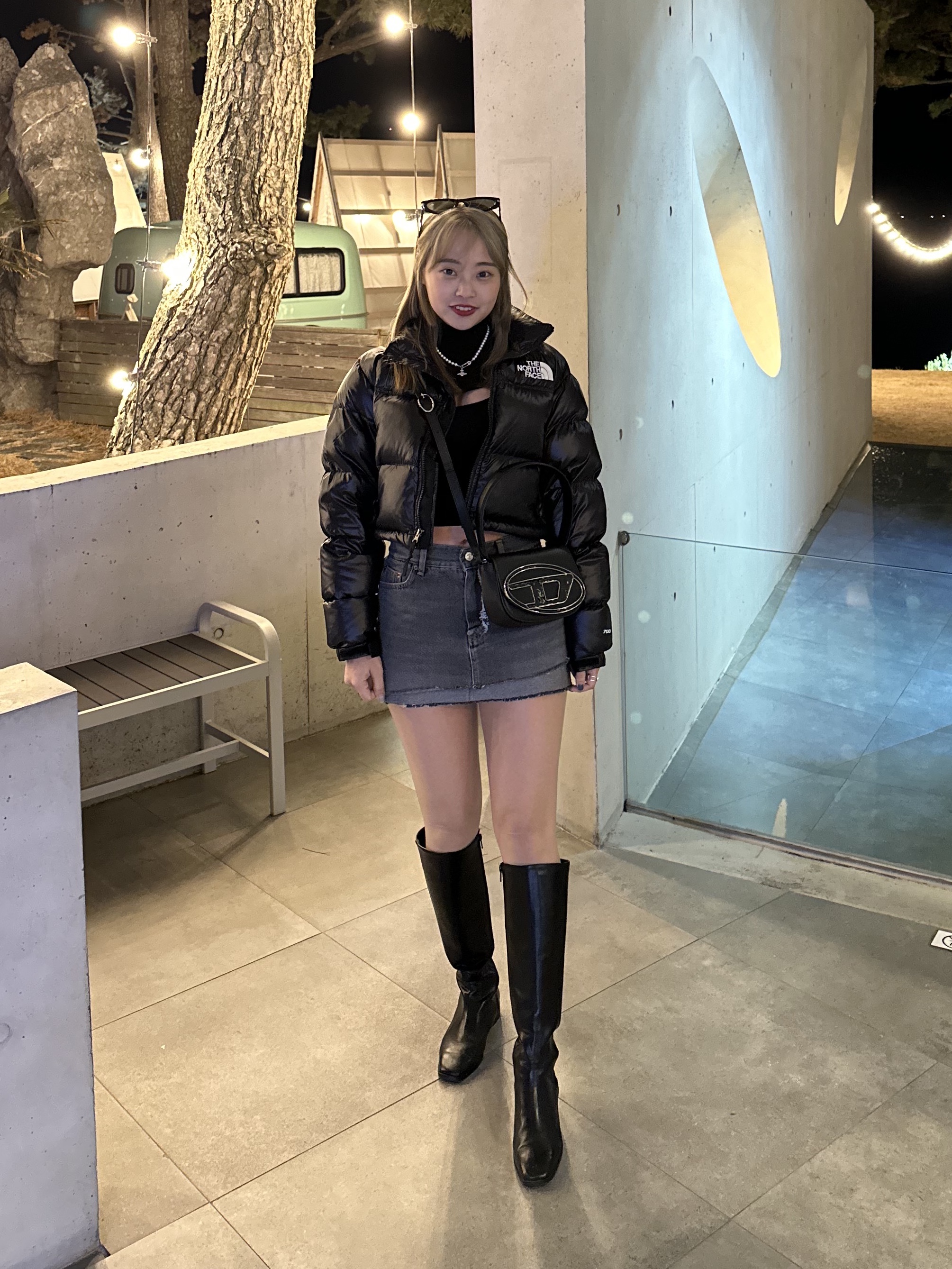 (W) The North Face Nuptse Short Jacket TNF Black, Diesel 1DR Shoulder Bag in Nappa Leather Black 착용 스타일 - 1