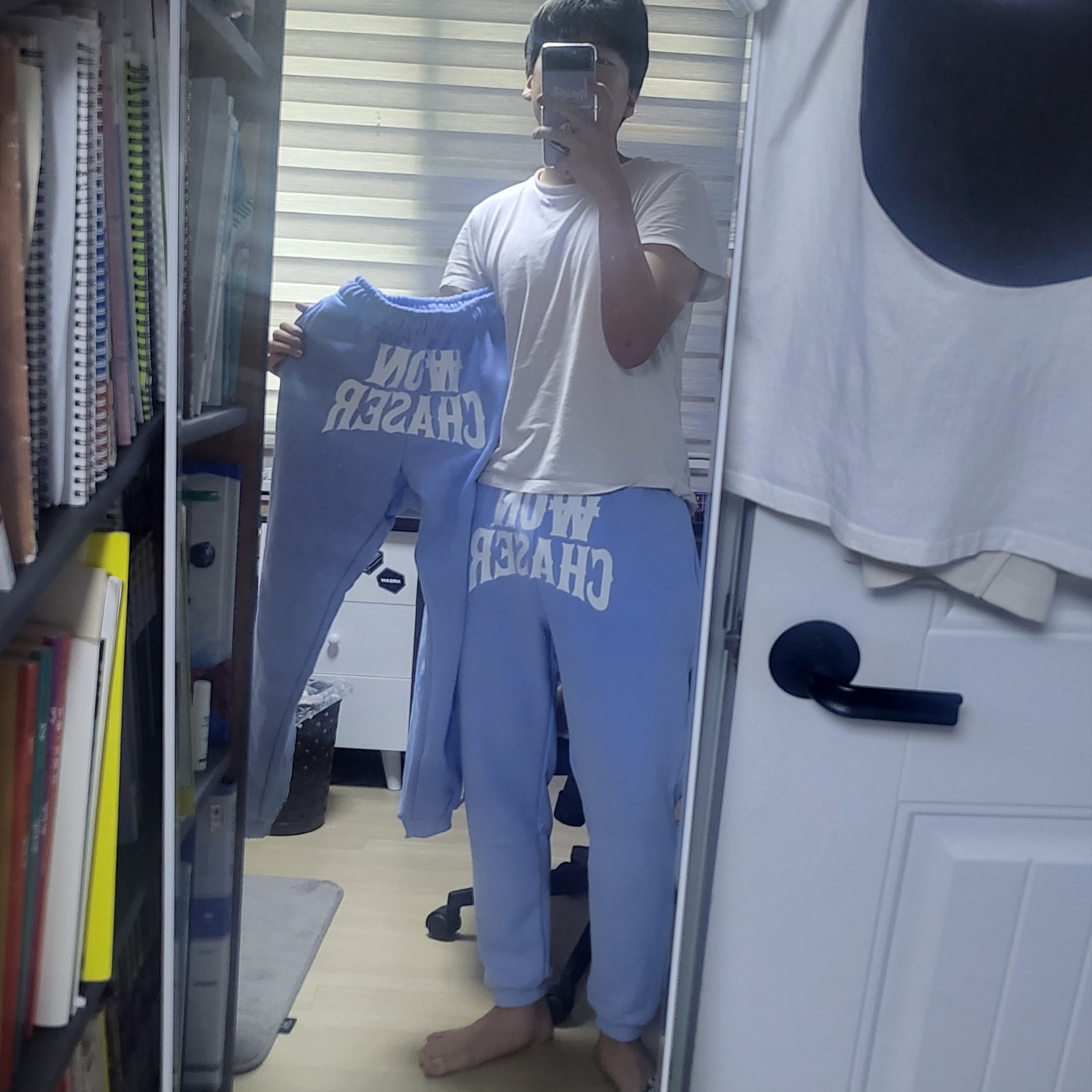 [KREAM 단독] Won Chaser Chaser Sweatpants Baby Blue, Won Chaser Chaser Sweatpants Baby Blue 착용 스타일