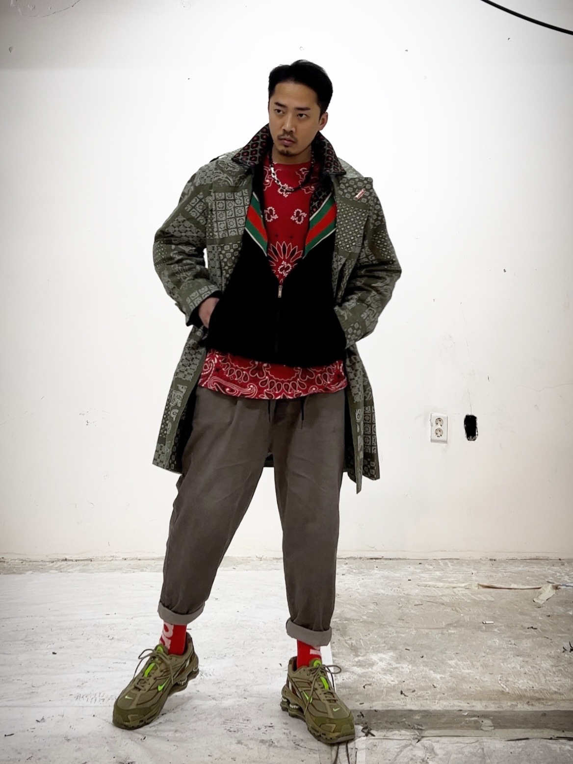 Supreme Small Box T-Shirt Red Bandana - 21SS, Supreme x Nike Lightweight Crew Socks Red (1 Pack) 착용 스타일