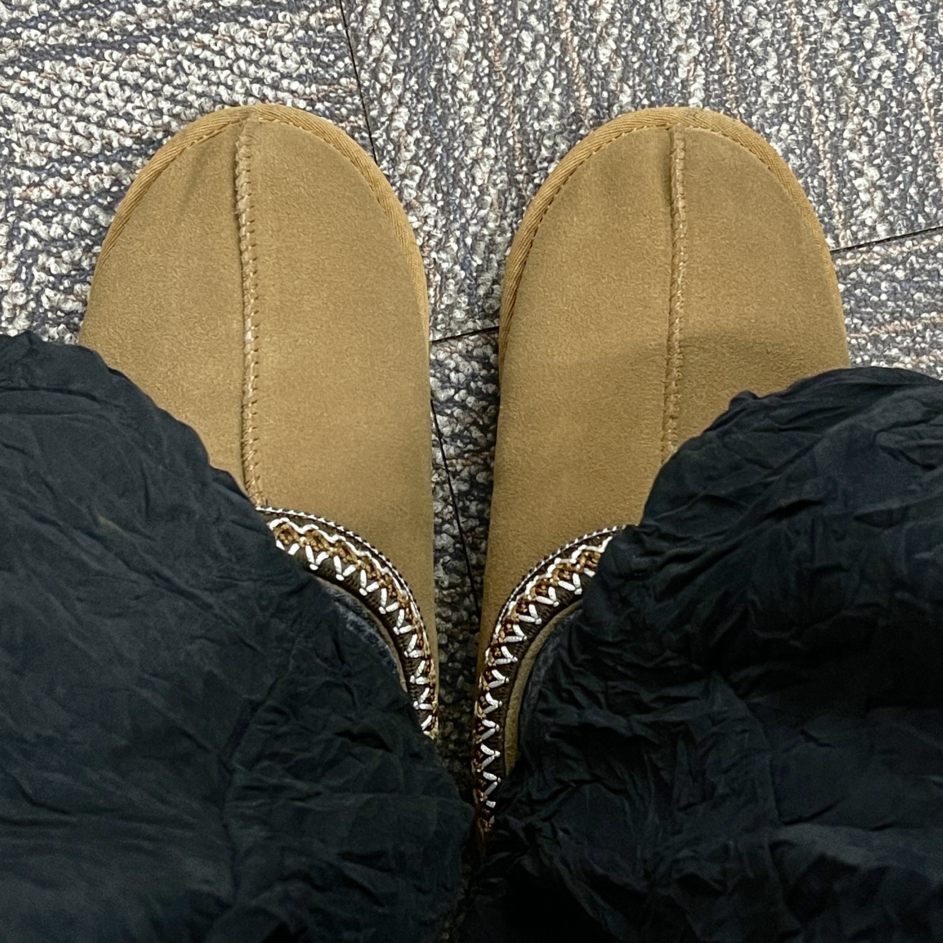 UGG Tasman Slipper Chestnut 착용 스타일 - 2