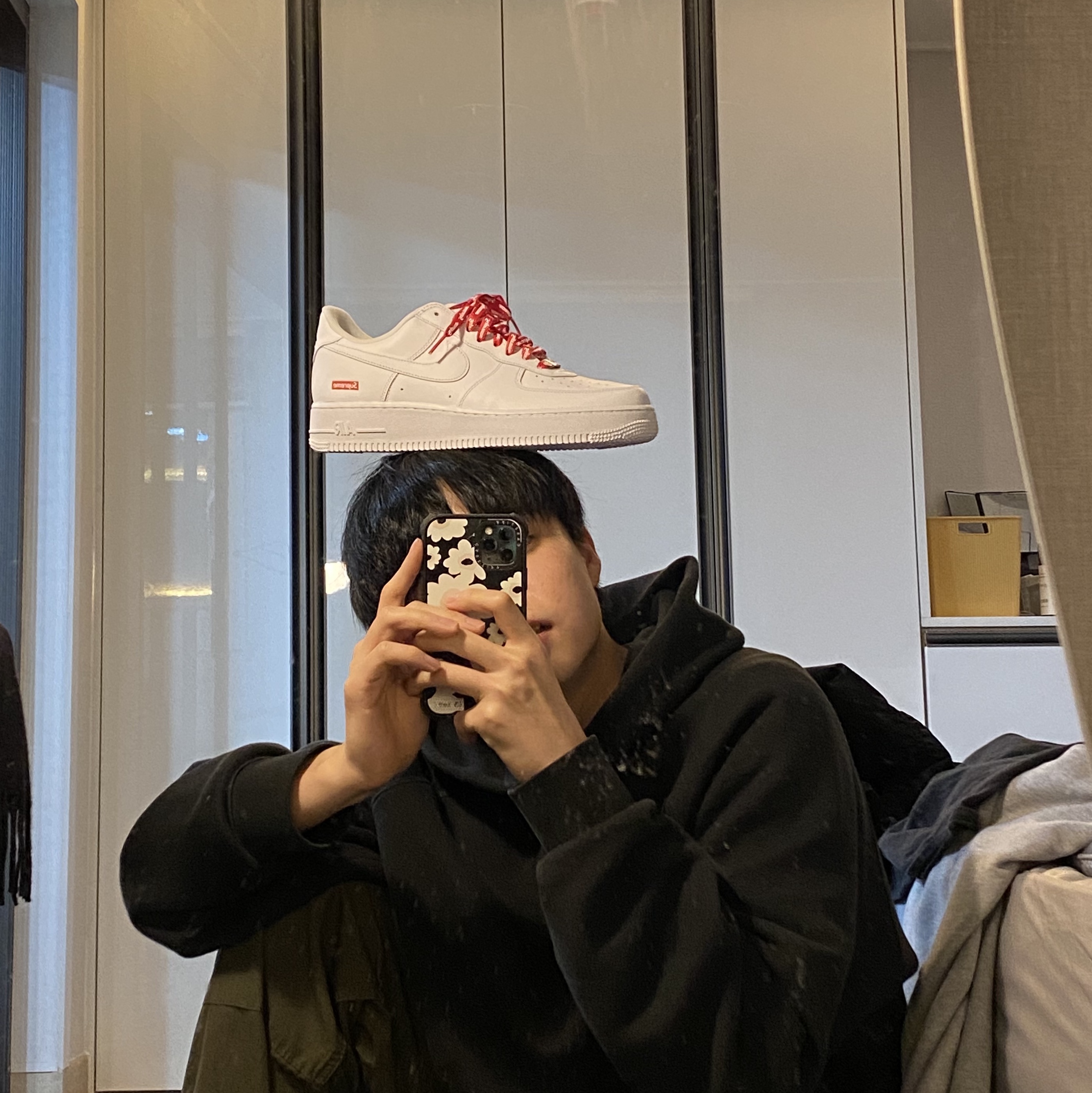 Nike x Supreme Air Force 1 Low White, Essentials Pull-Over Hoodie Black - 21SS 착용 스타일