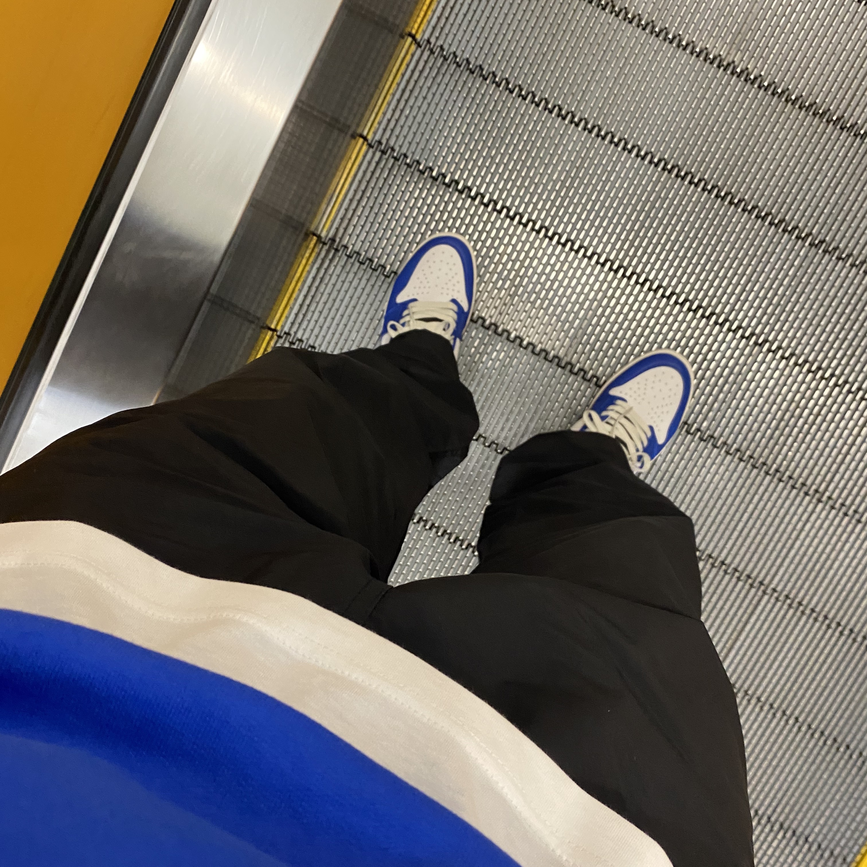 Yeezy Gap Hoodie Blue, Jordan 1 Retro High Game Royal 착용 스타일