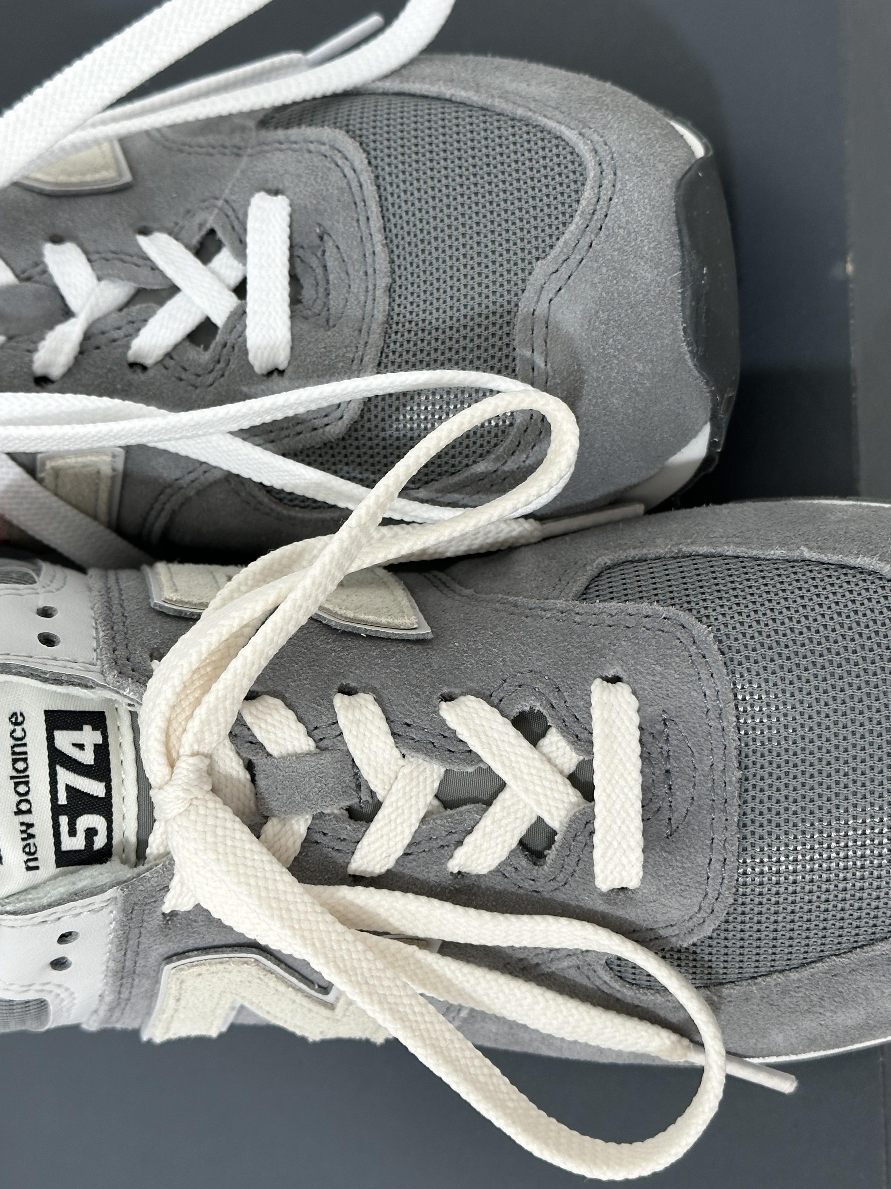 New Balance 574 Classics Reimagined Gray 착용 스타일 - 5