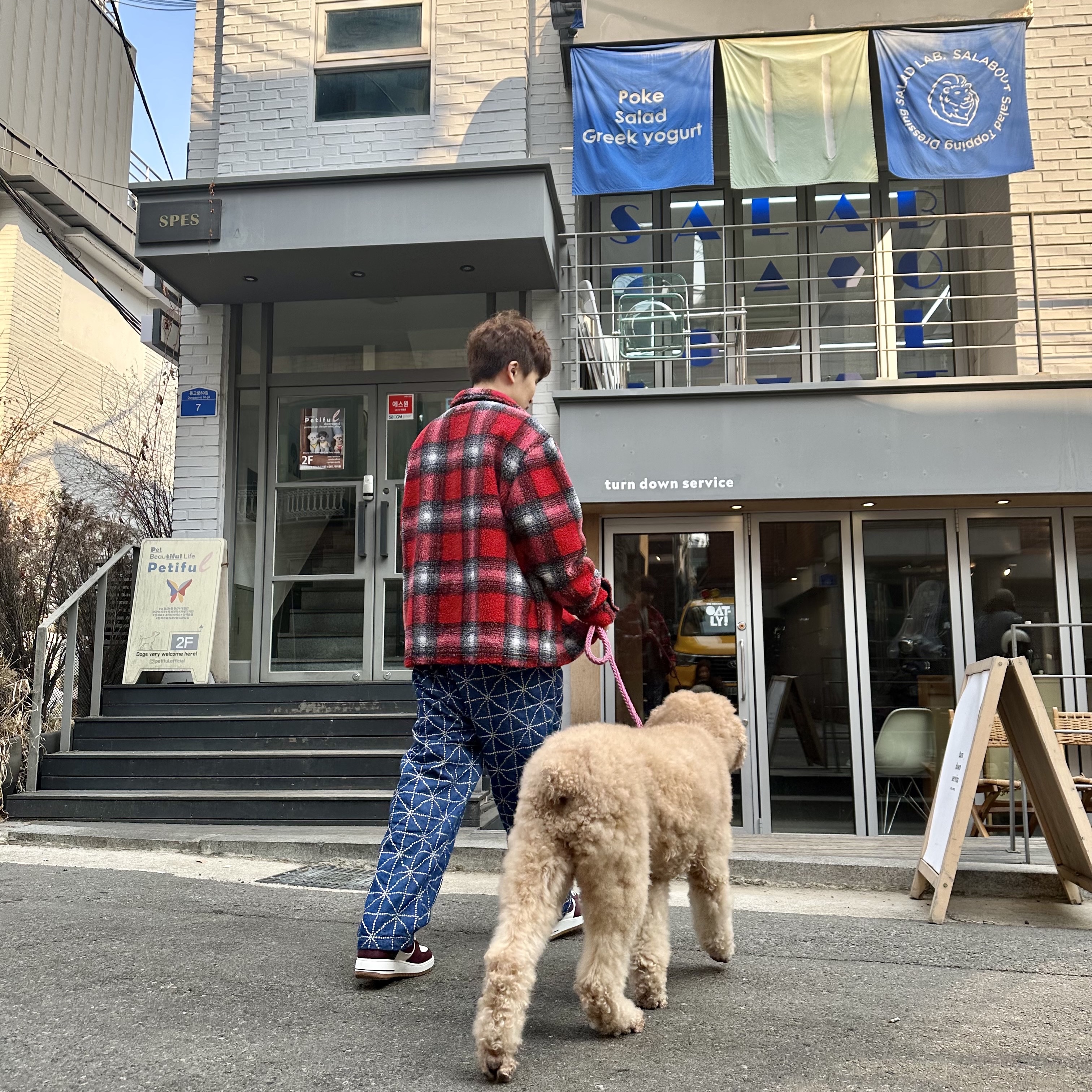 Stussy Shadow Plaid Sherpa Zip Shirt Olive, Nike Air Force 1 '07 LV8 Night Maroon 착용 스타일 - 3