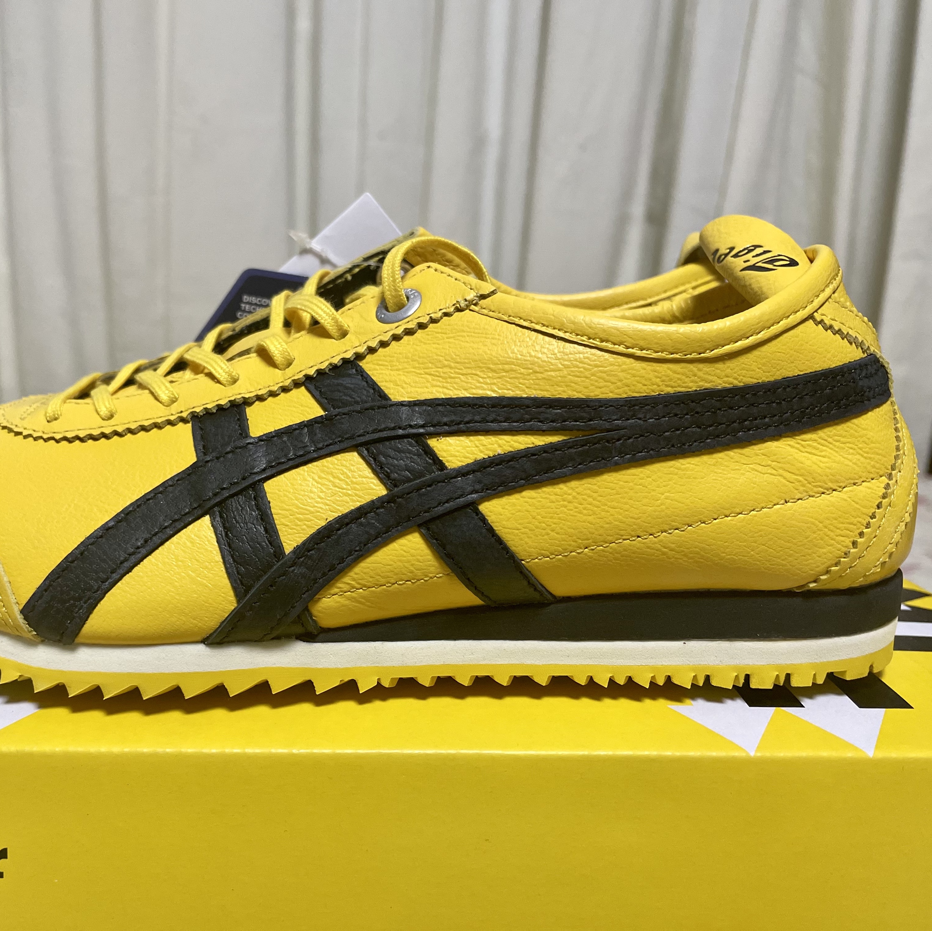 Onitsuka Tiger Mexico 66 SD Yellow Black 착용 스타일 - 2