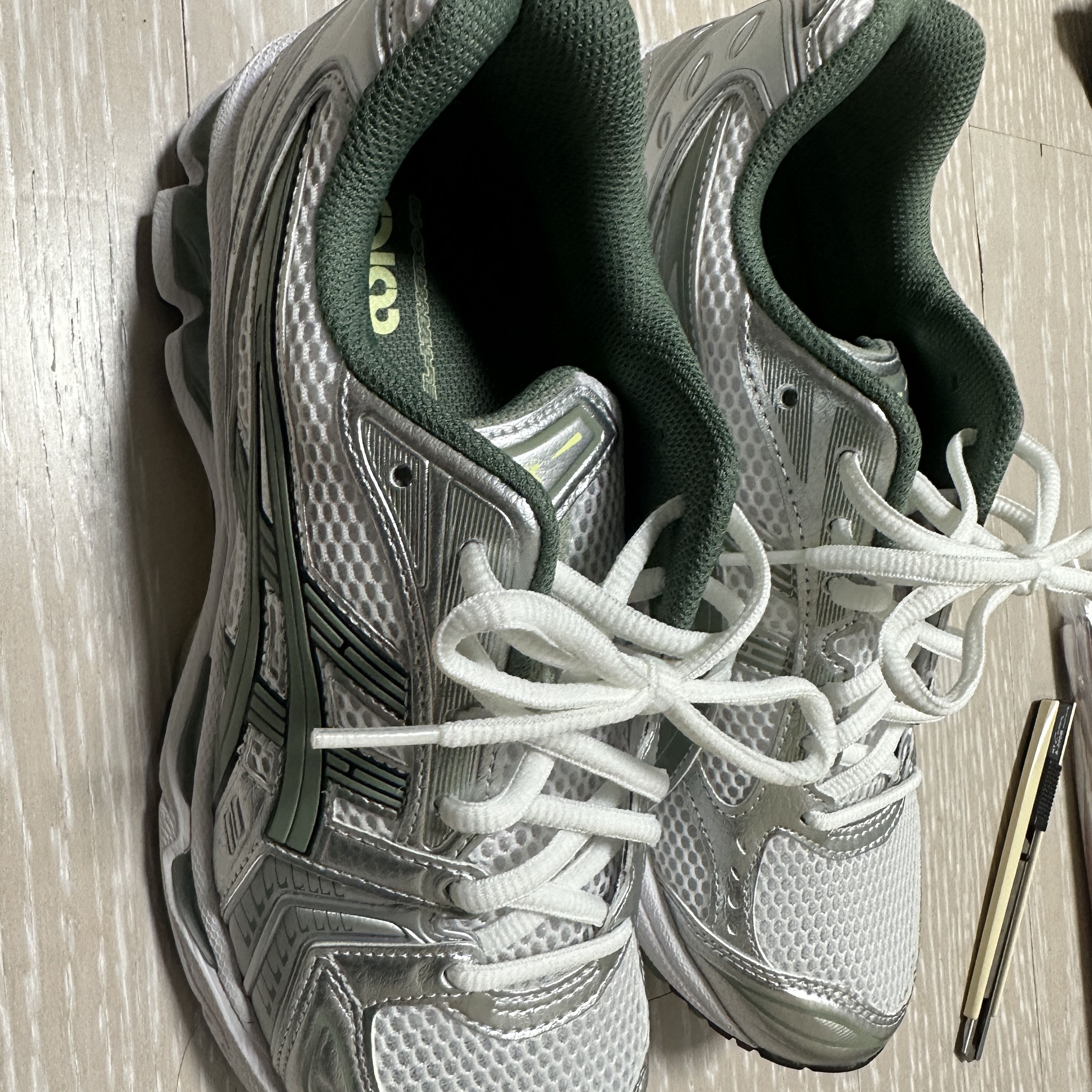 Asics Gel-Kayano 14 White Slate Grey 착용 스타일