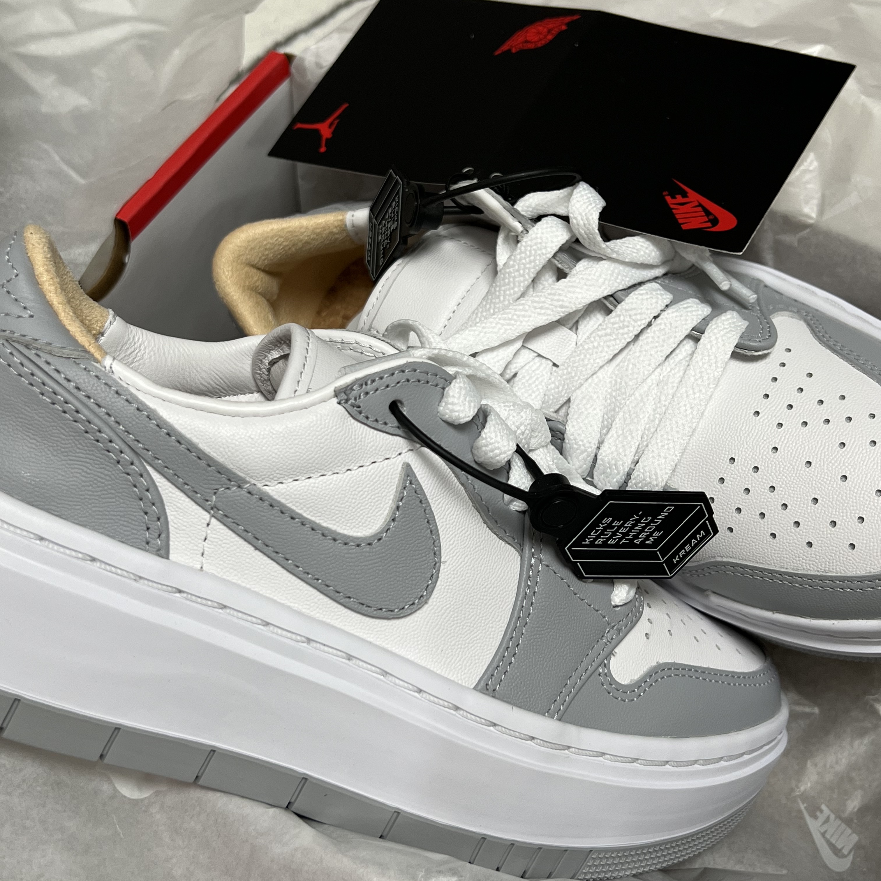 (W) Jordan 1 Elevate Low White and Wolf Grey 착용 스타일