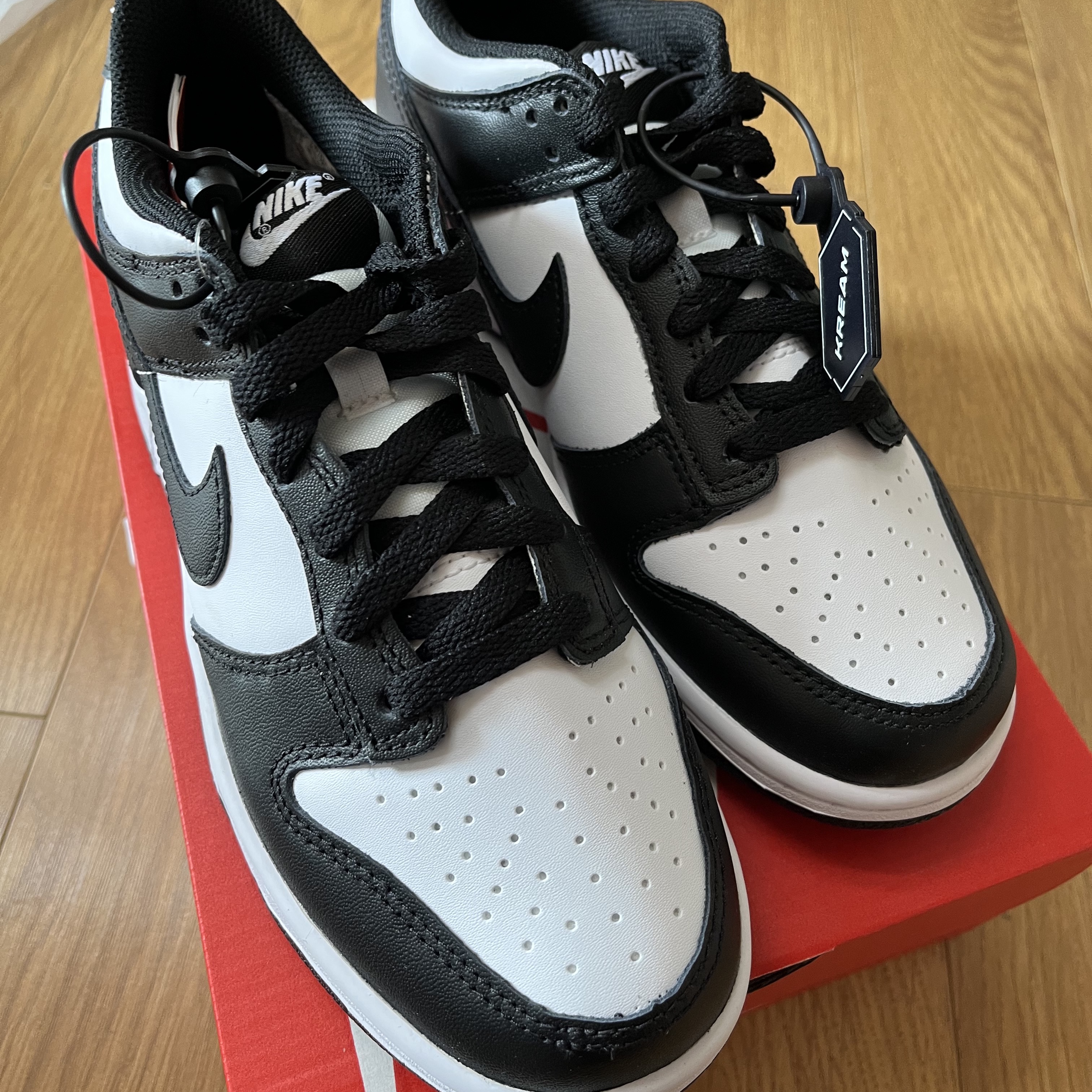 (GS) Nike Dunk Low Black 착용 스타일