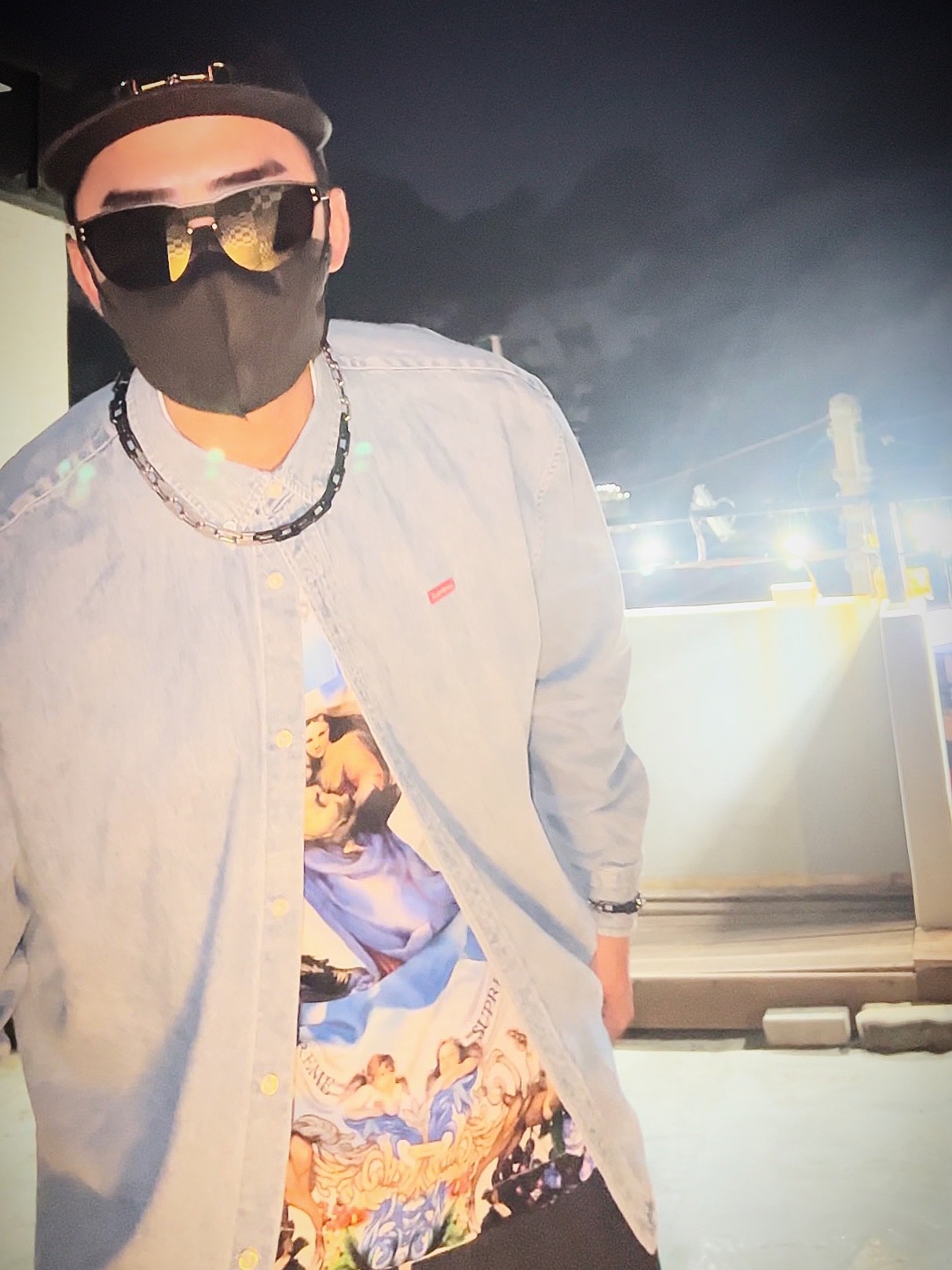 Supreme Small Box Shirt Denim - 22SS, Supreme Heavenly Silk Polo White - 22FW 착용 스타일 - 4