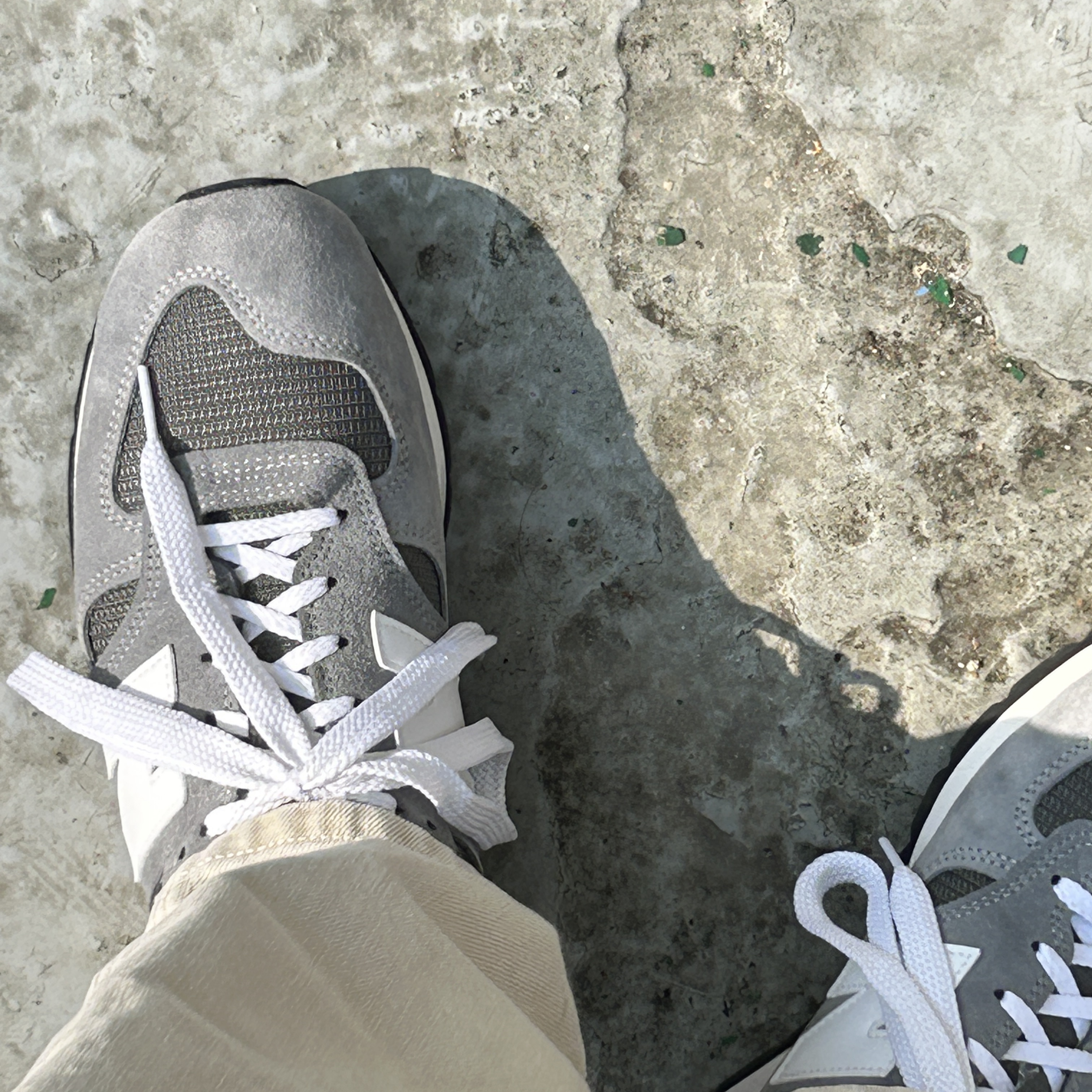New Balance 990v1 Made in USA Grey White 착용 스타일