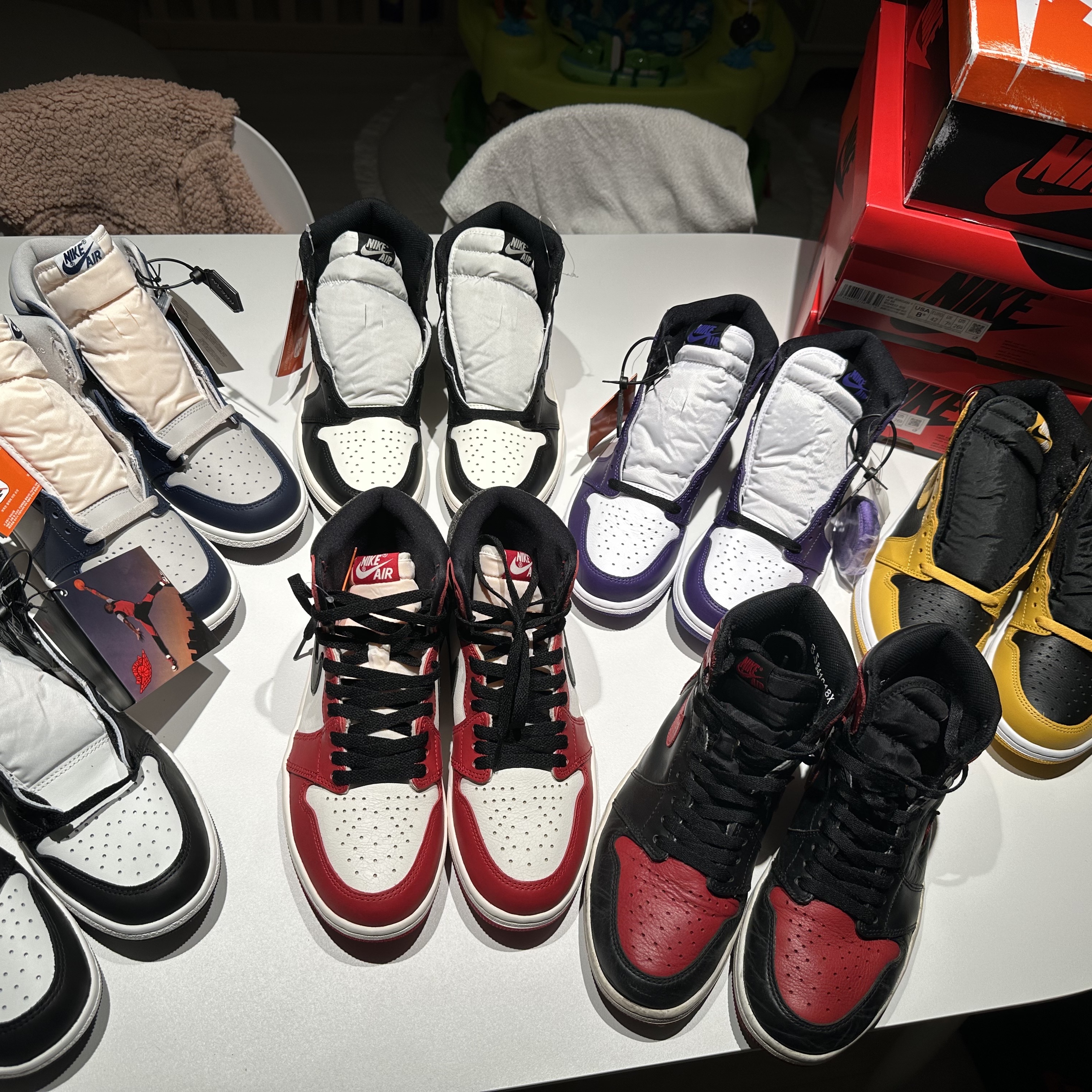 Jordan 1 High 85 College Navy, Jordan 1 Retro High OG Chicago 2022 착용 스타일