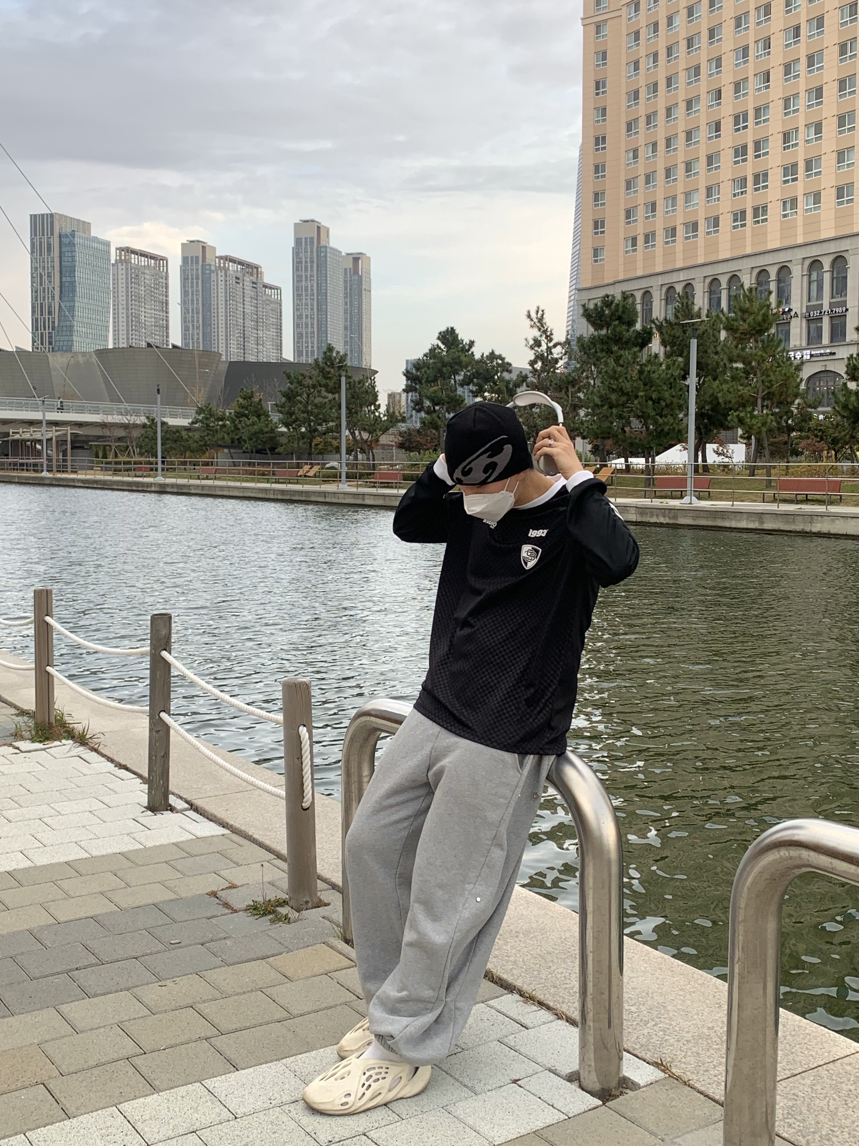 Sansan Gear Logo Beanie Black - 22FW, Apple AirPods Max Lightning Silver (Korean Ver.) 착용 스타일 - 1