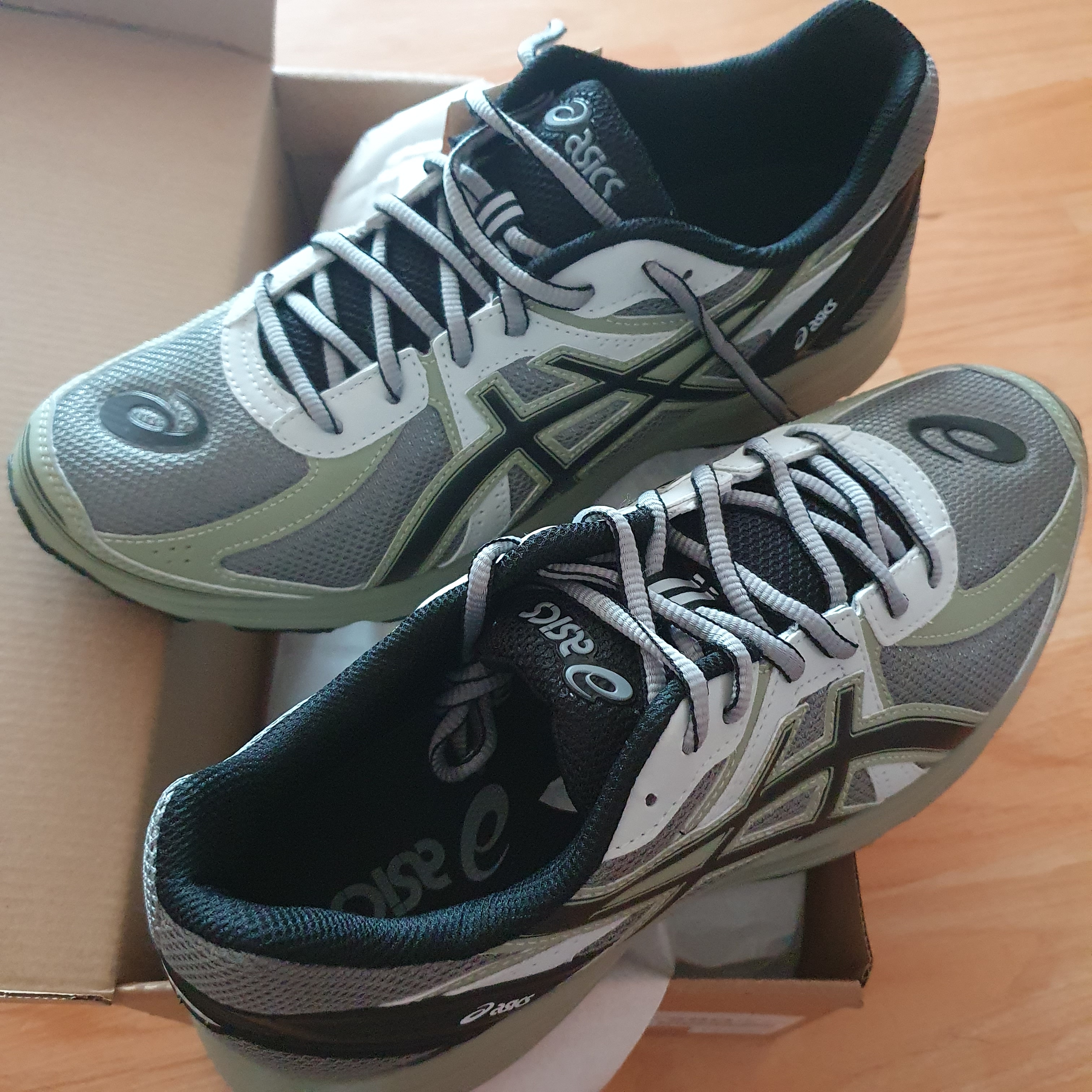 Asics Jog 100 S Sheet Rock - 2E Wide 착용 스타일