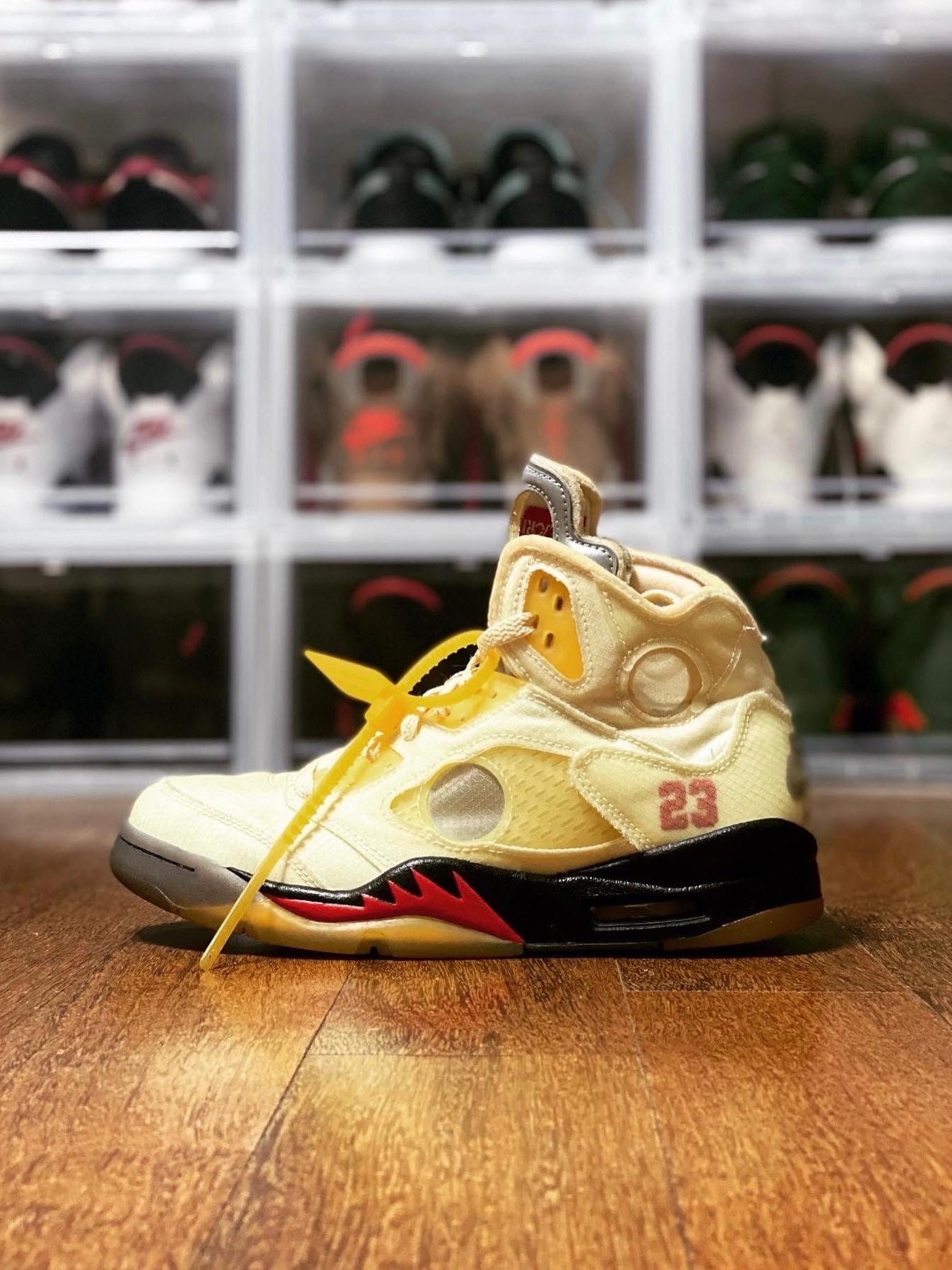Jordan 5 x Off-White Retro SP Sail Fire Red 착용 스타일