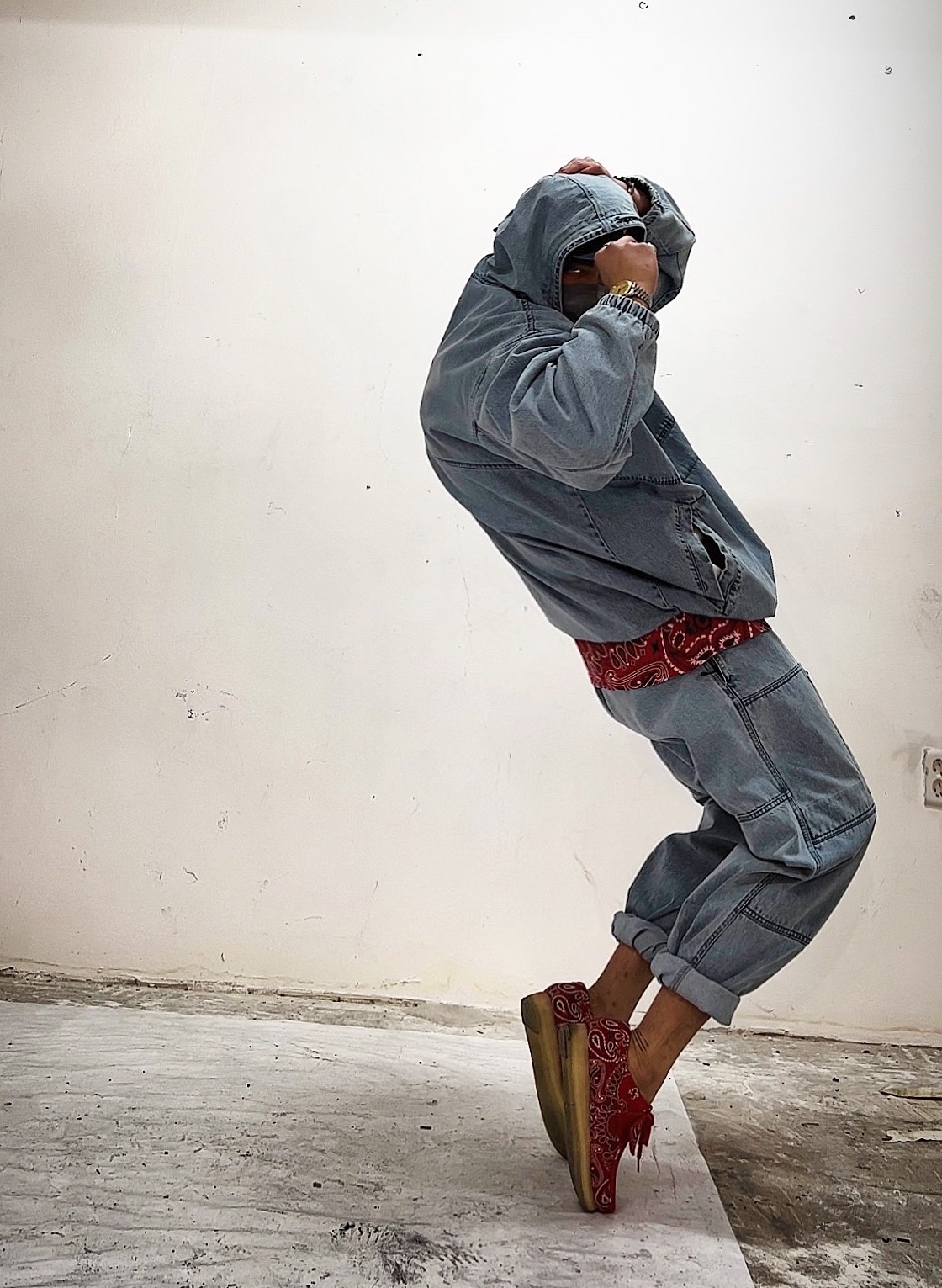 Supreme Small Box T-Shirt Red Bandana - 21SS, Clarks x Supreme Wallabee Bandana Red 착용 스타일 - 1