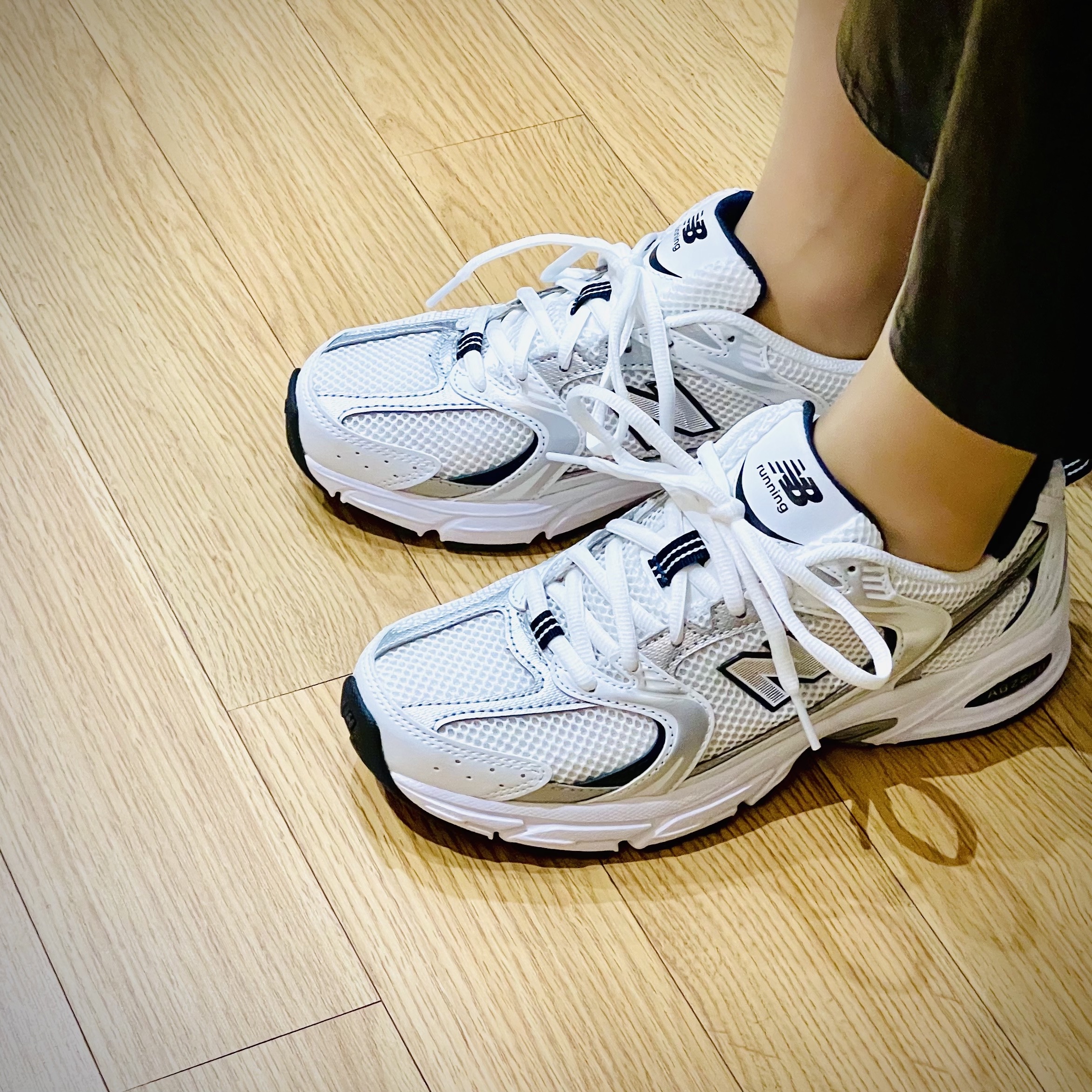 New Balance 530 White 착용 스타일