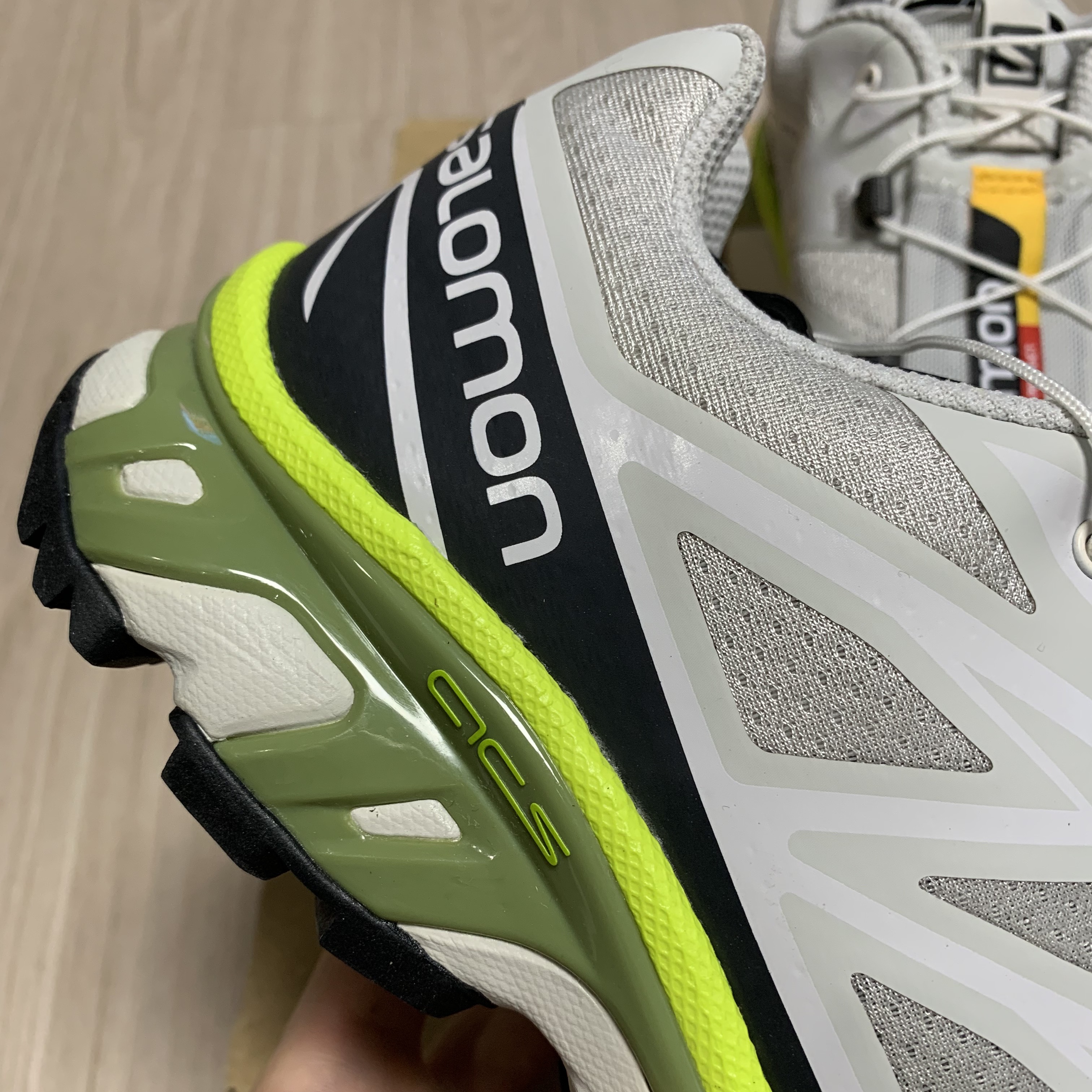 Salomon XT-6 Lunar Rock Magnet 착용 스타일 - 3