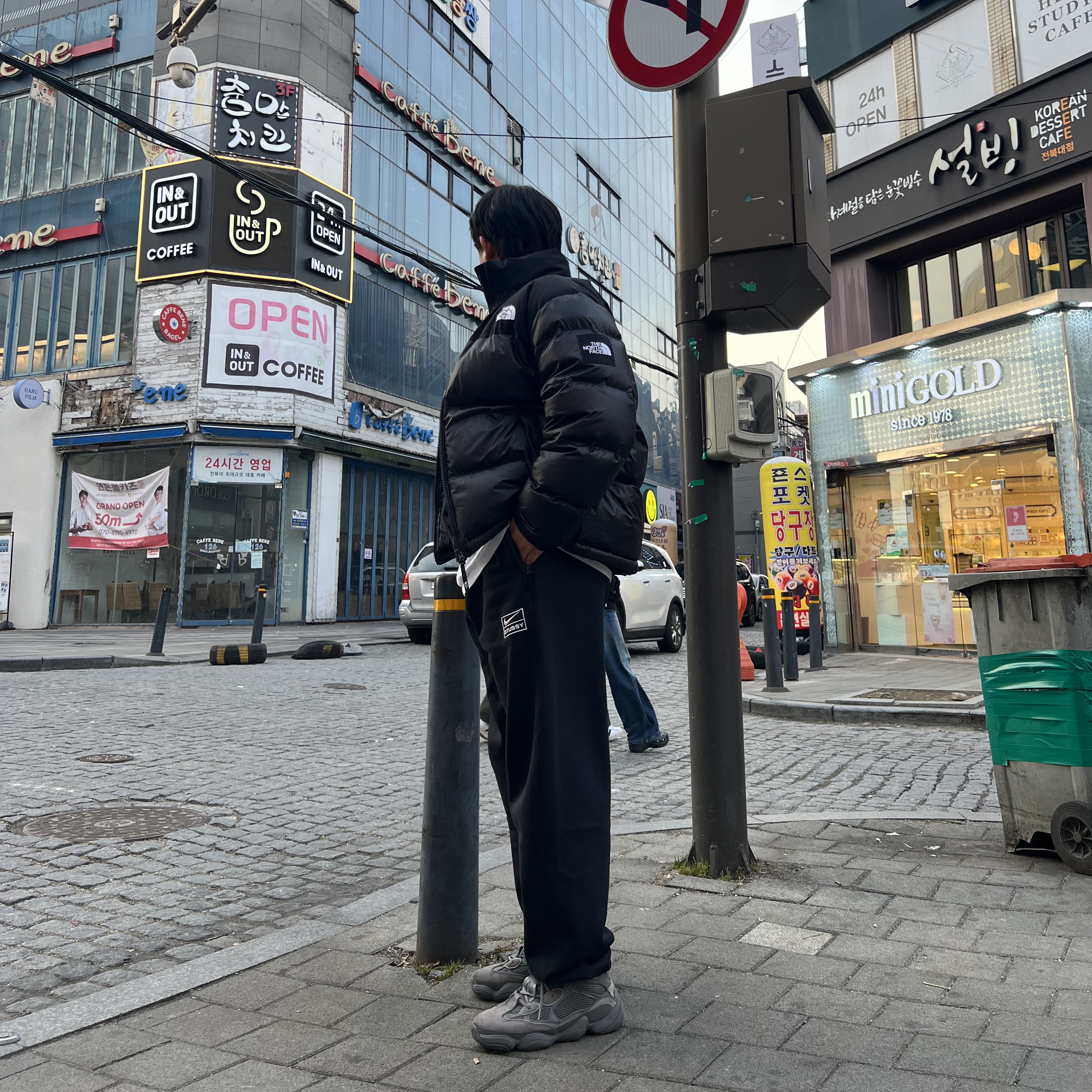 Nike x Stussy NRG Washed Fleece Pants Black (DO5296-010), Adidas Yeezy 500 Granite 착용 스타일 - 2