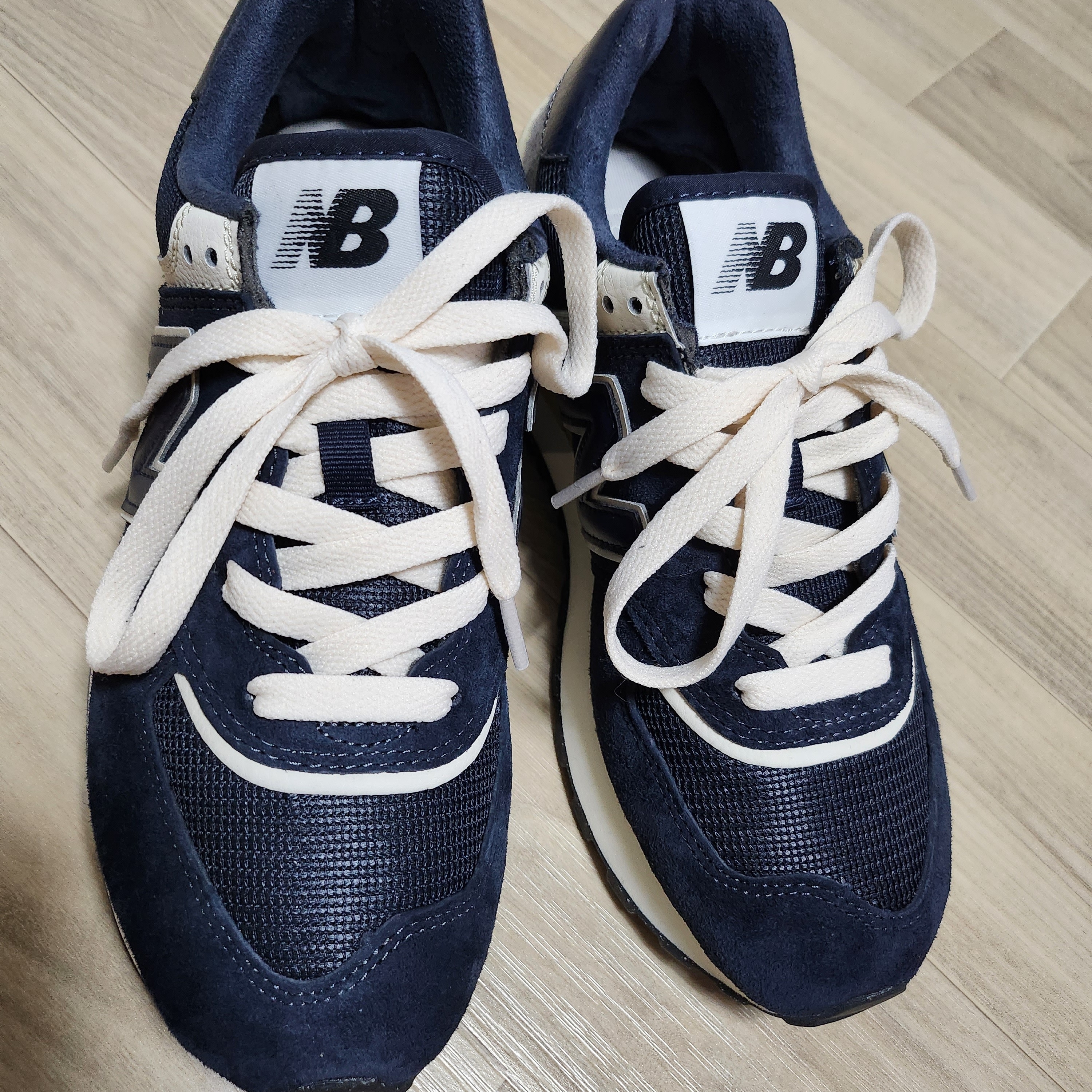New Balance 574 Legacy Blue Navy 착용 스타일 - 1