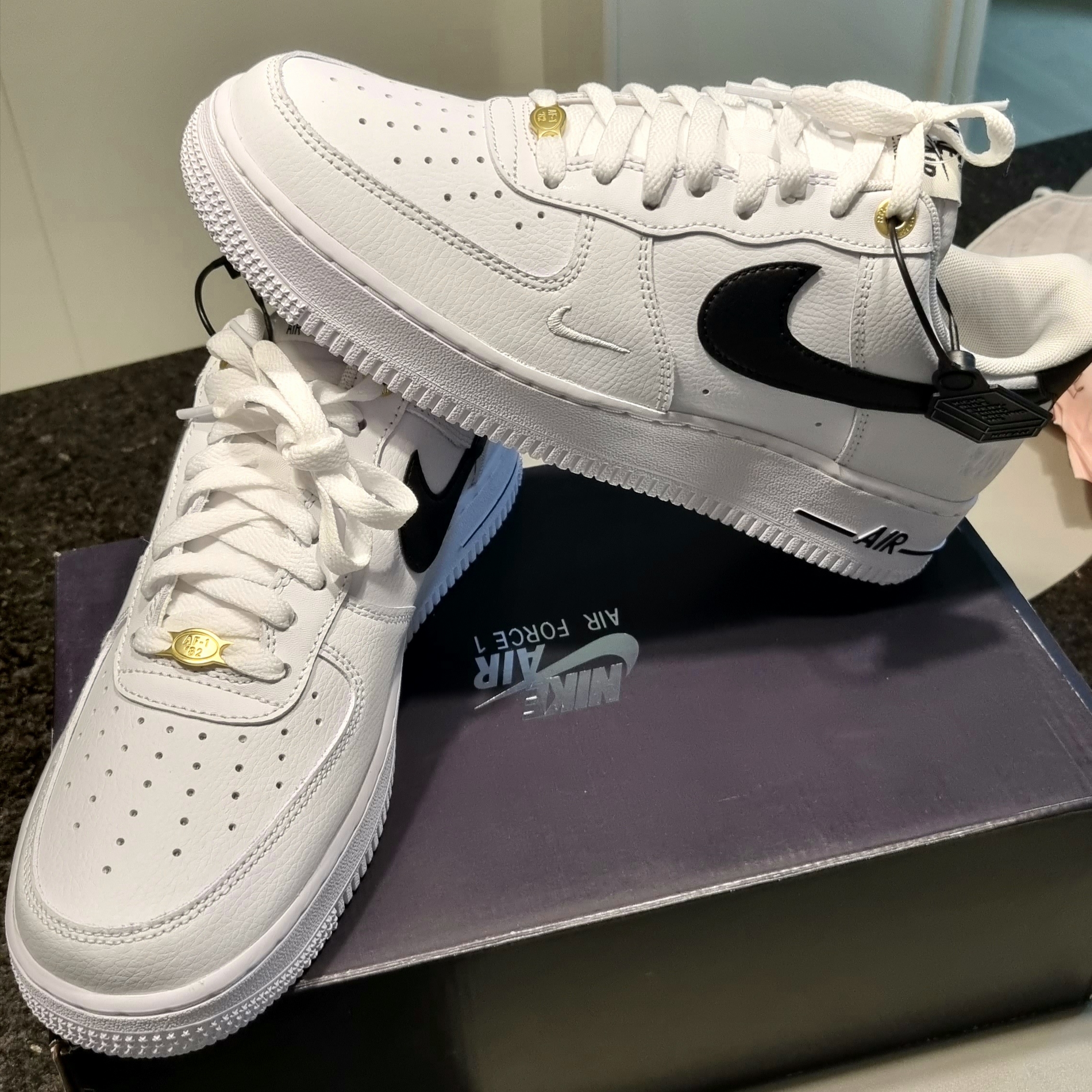 Nike Air Force 1 '07 LV8 40th Anniversary Join Forces White Black 착용 스타일