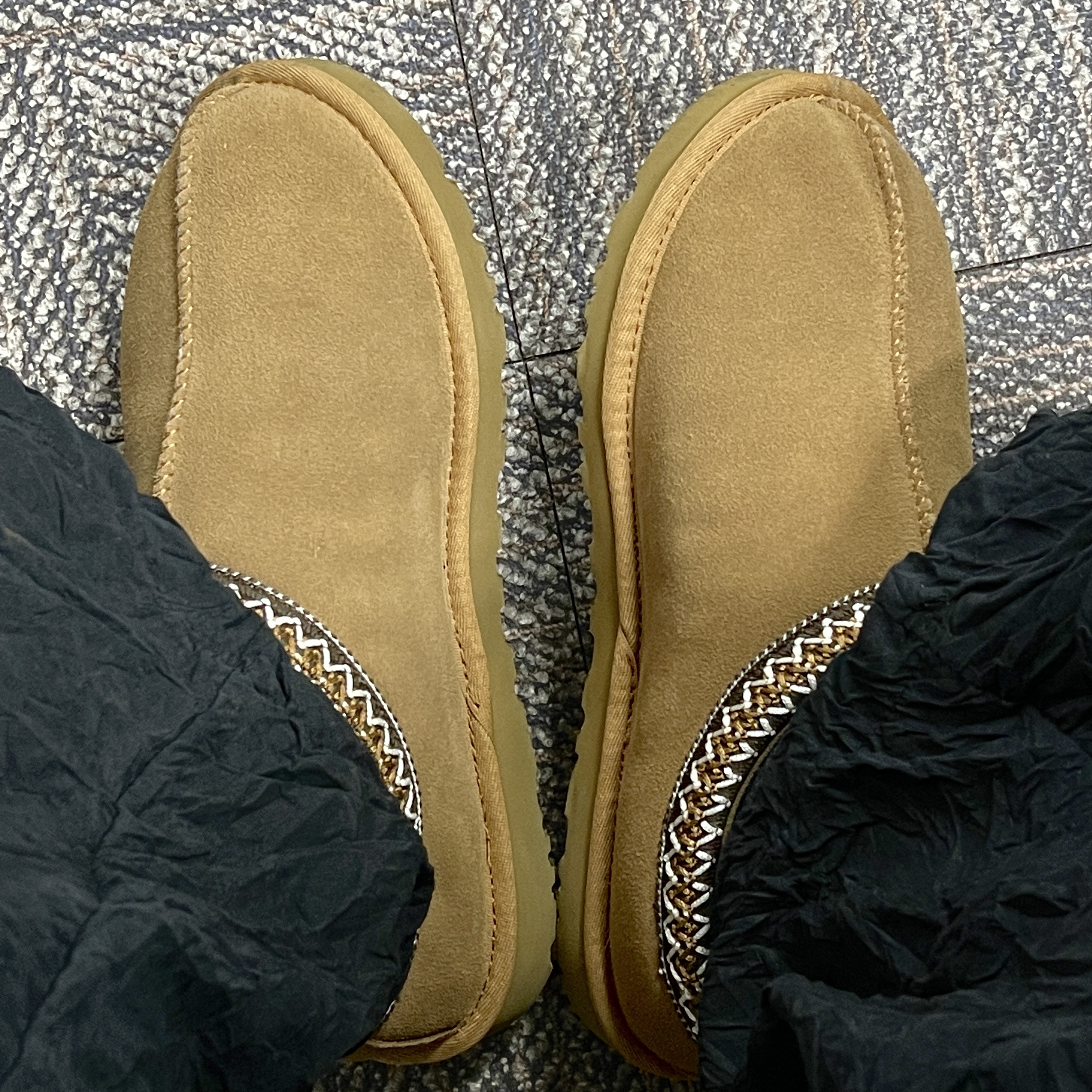 UGG Tasman Slipper Chestnut 착용 스타일 - 1