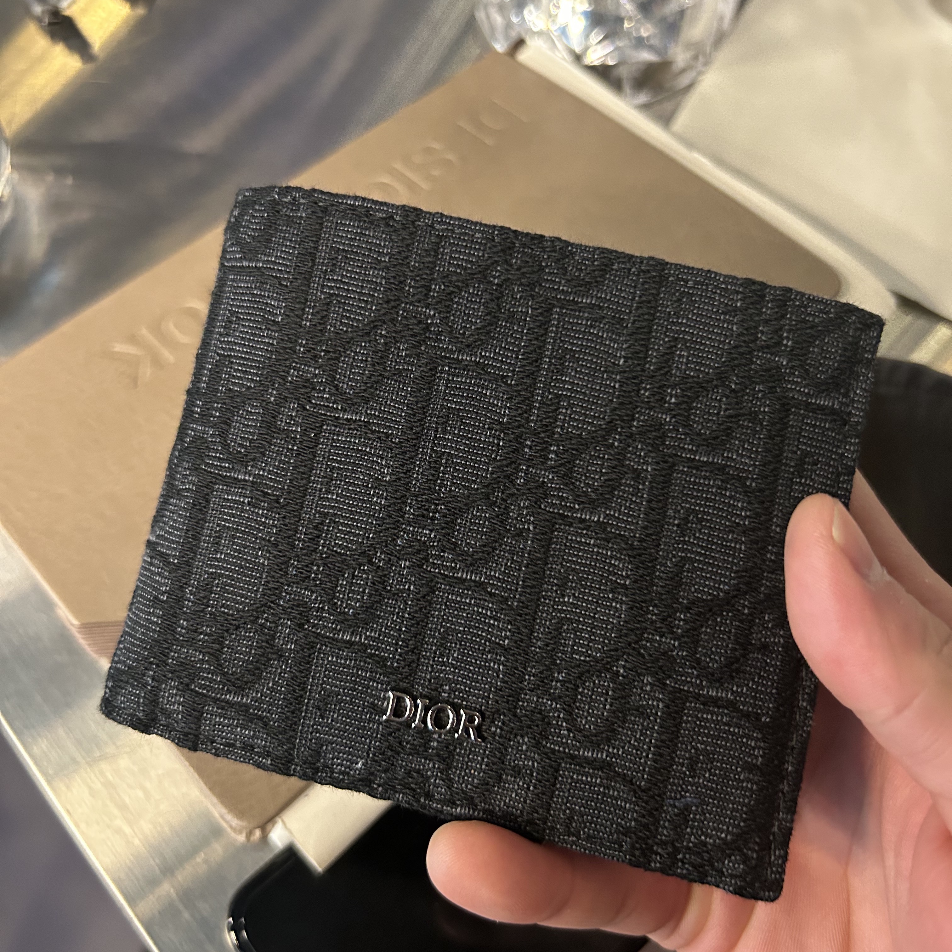Dior Wallet Black Dior Oblique Jacquard 착용 스타일
