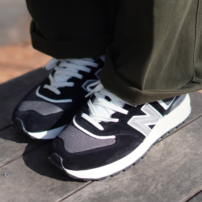 New Balance 574 Legacy Black 착용 스타일 - 1