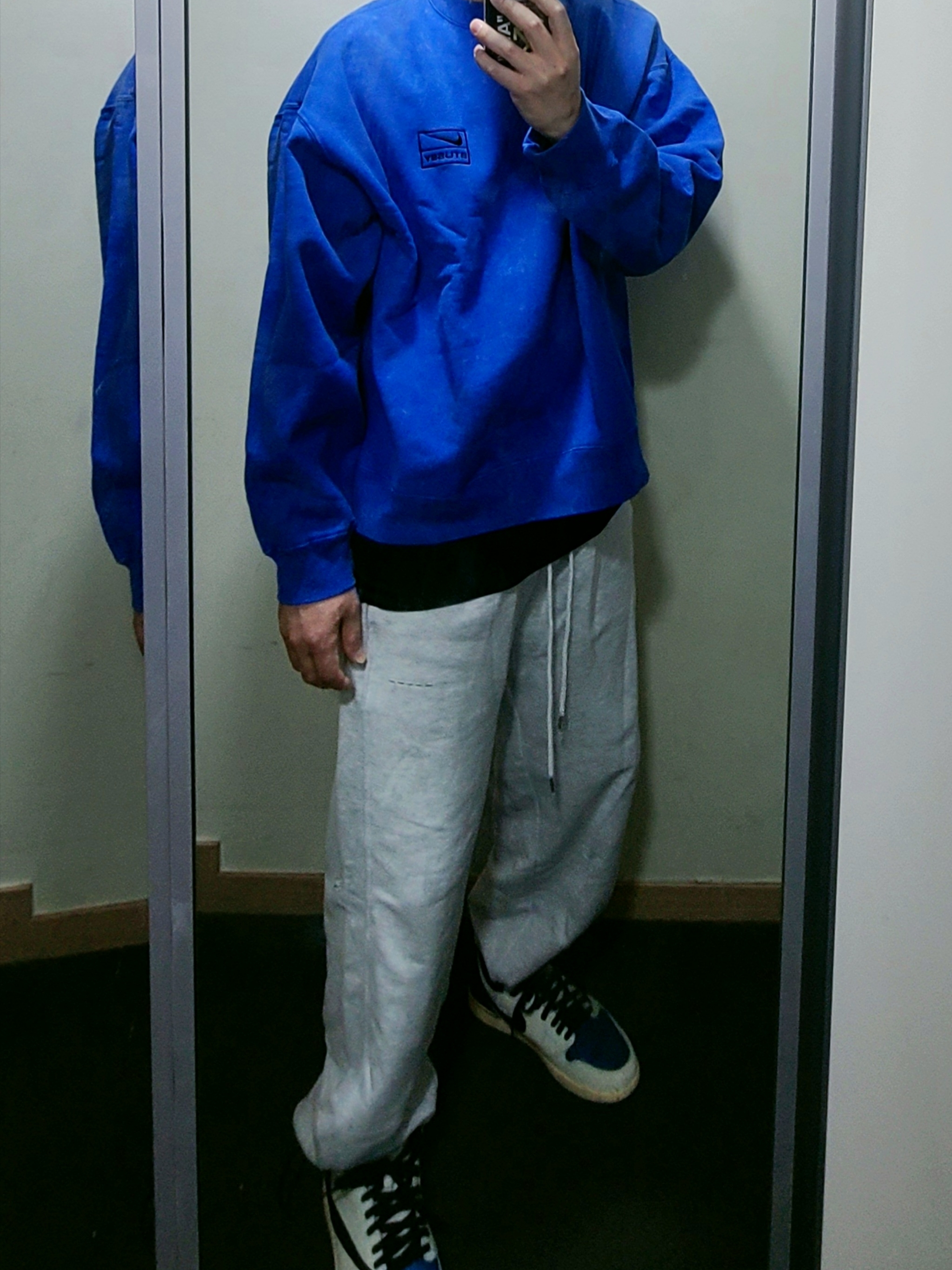 Nike x Stussy NRG Acid Washed Crewneck Game Royal (DR4024-480), Jordan 1 x Travis Scott x Fragment Retro High OG SP Military Blue 착용 스타일