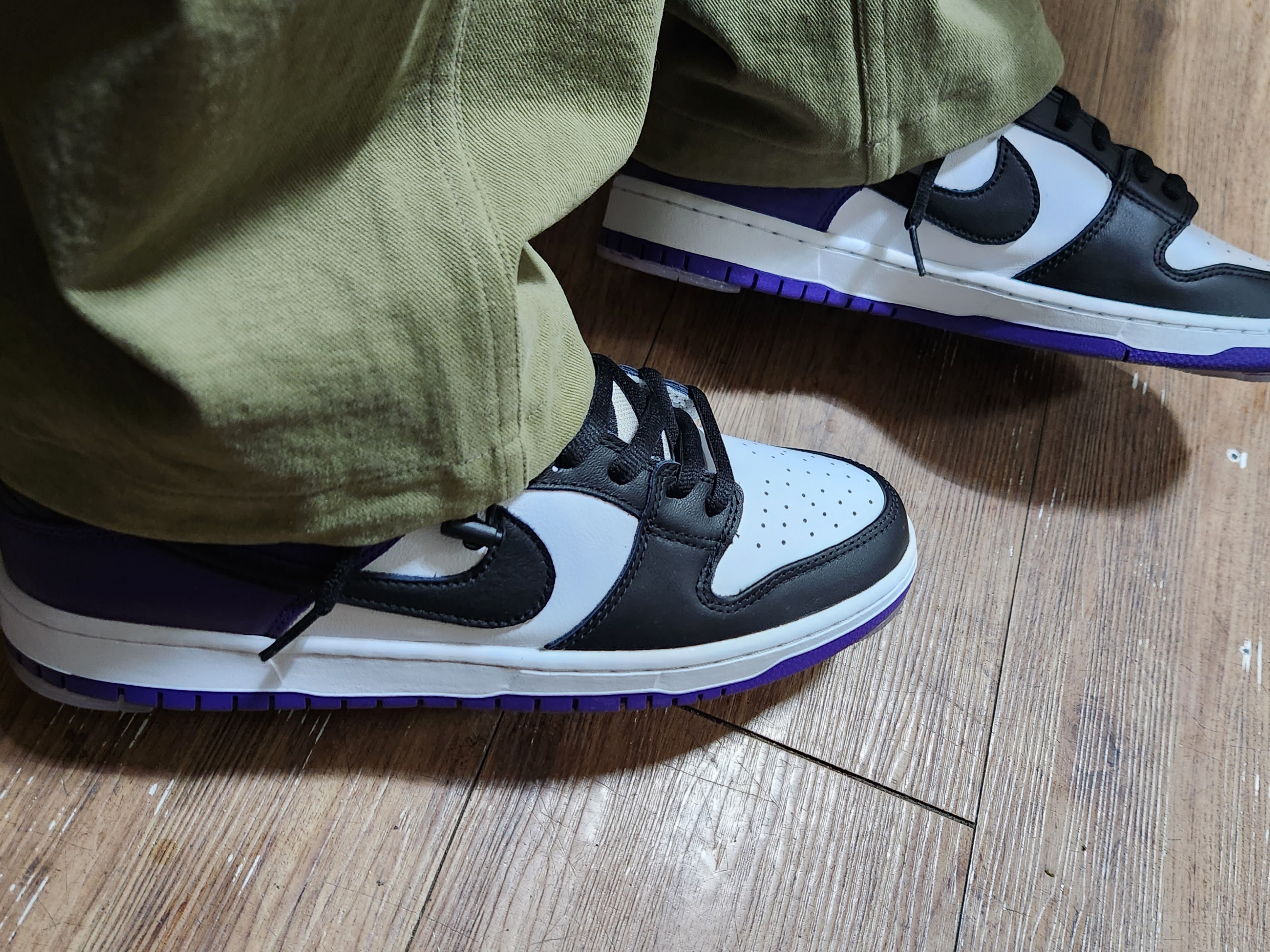 Nike SB Dunk Low Pro Court Purple 착용 스타일 - 1