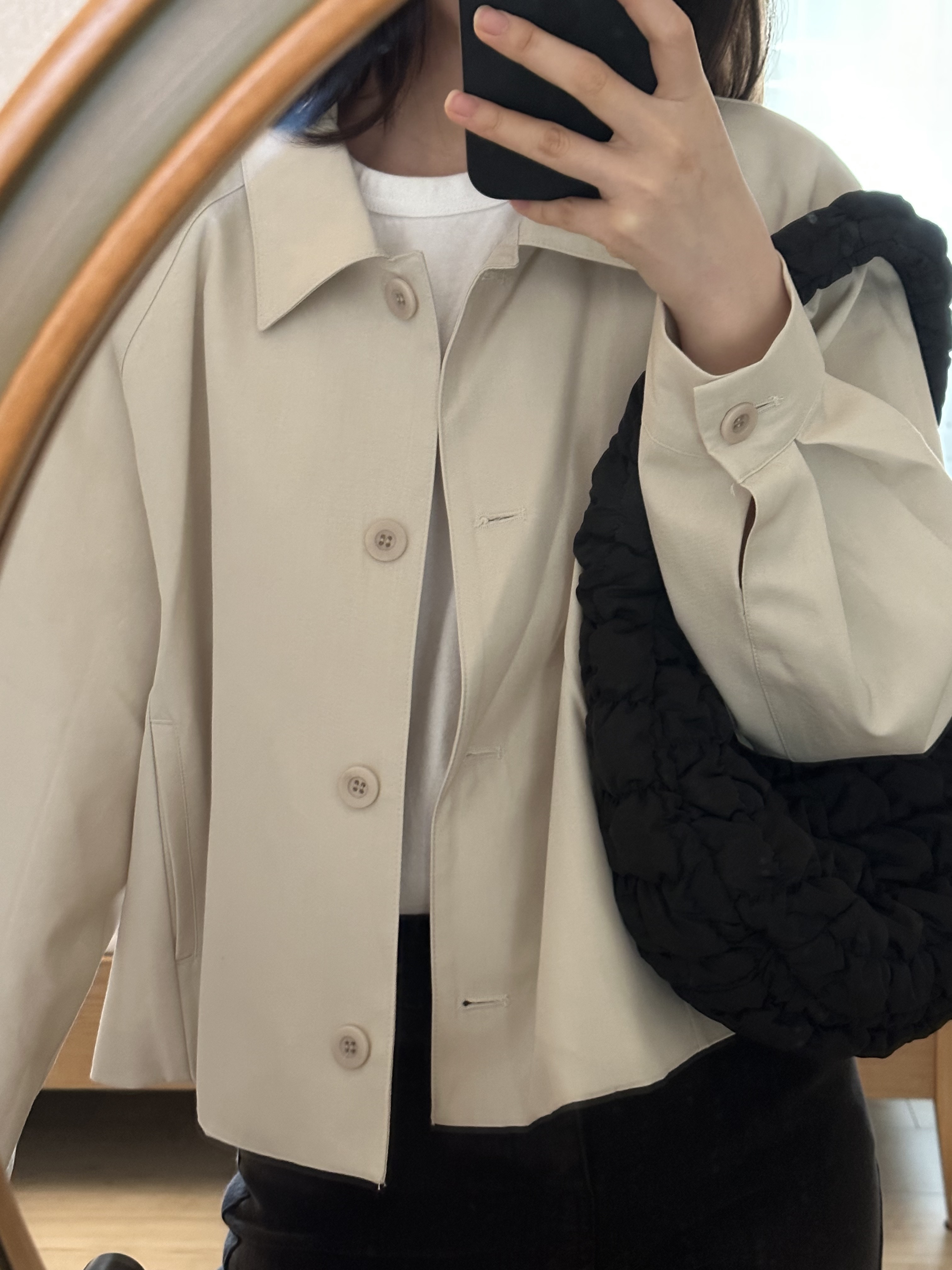COS Quilted Mini Bag Black, Play Comme des Garcons Black Heart T-Shirt White 착용 스타일 - 1