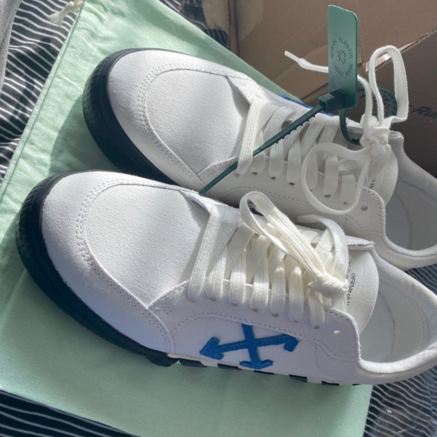 Off-White Arrow Low Vulcanized Sneakers White Blue - 22FW 착용 스타일