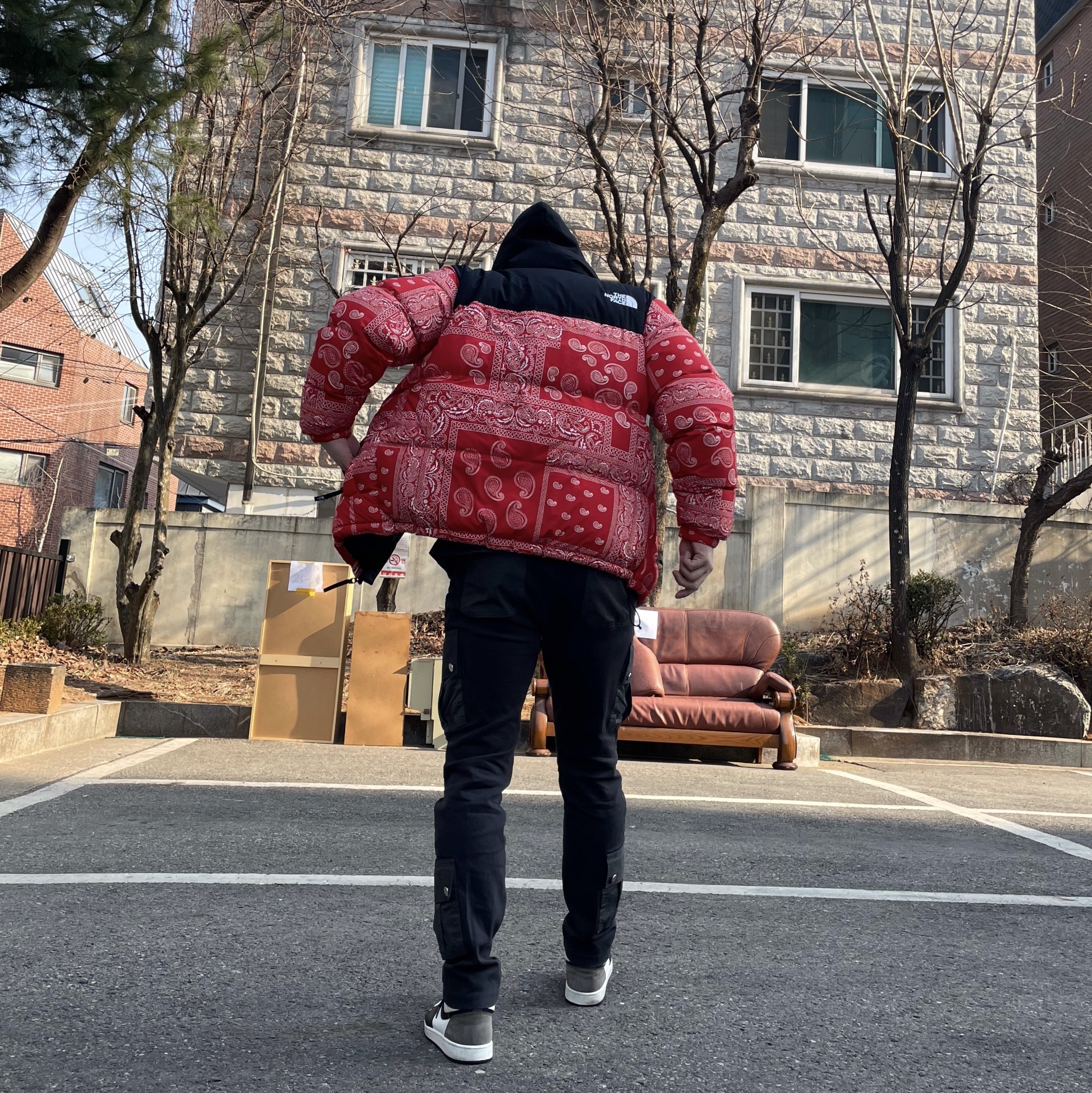 Jordan 1 Retro High OG Black Mocha, The North Face Nuptse Down Jacket Red 착용 스타일 - 4