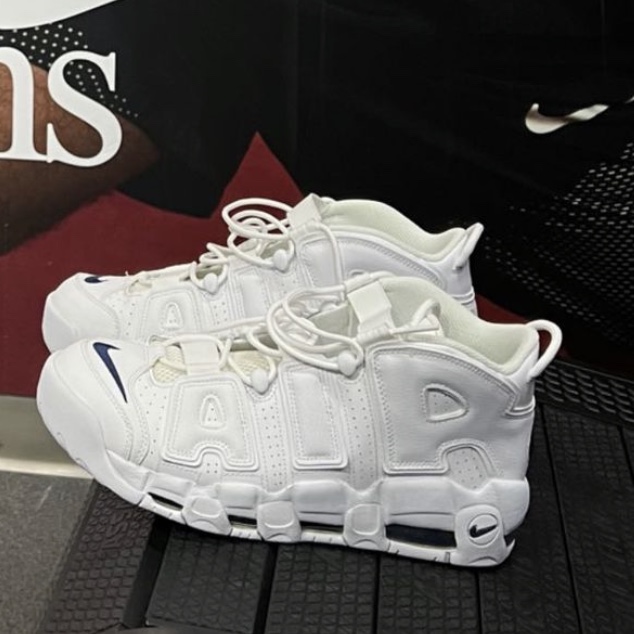 Nike Air More Uptempo 96 White Midnight Navy 착용 스타일