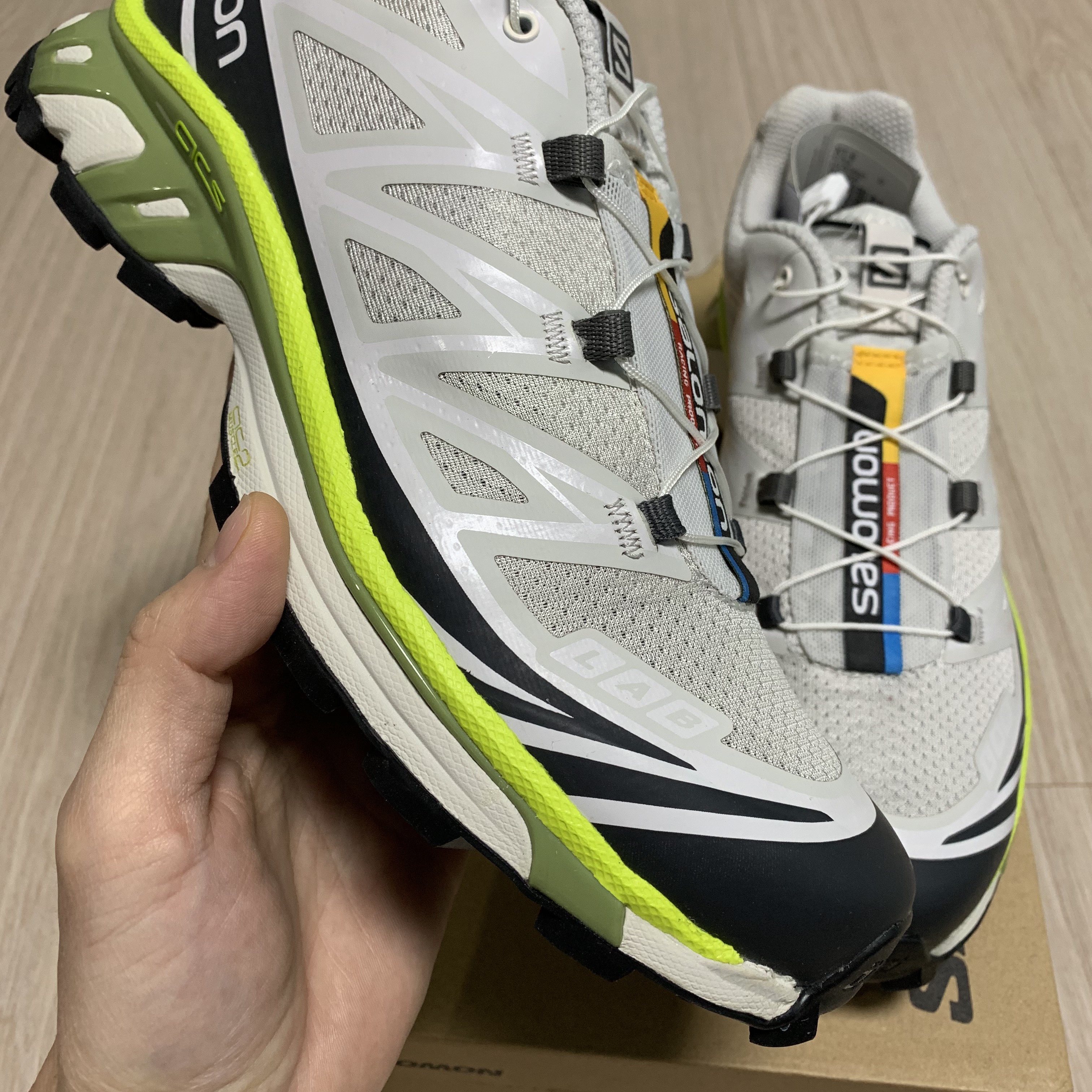 Salomon XT-6 Lunar Rock Magnet 착용 스타일 - 2