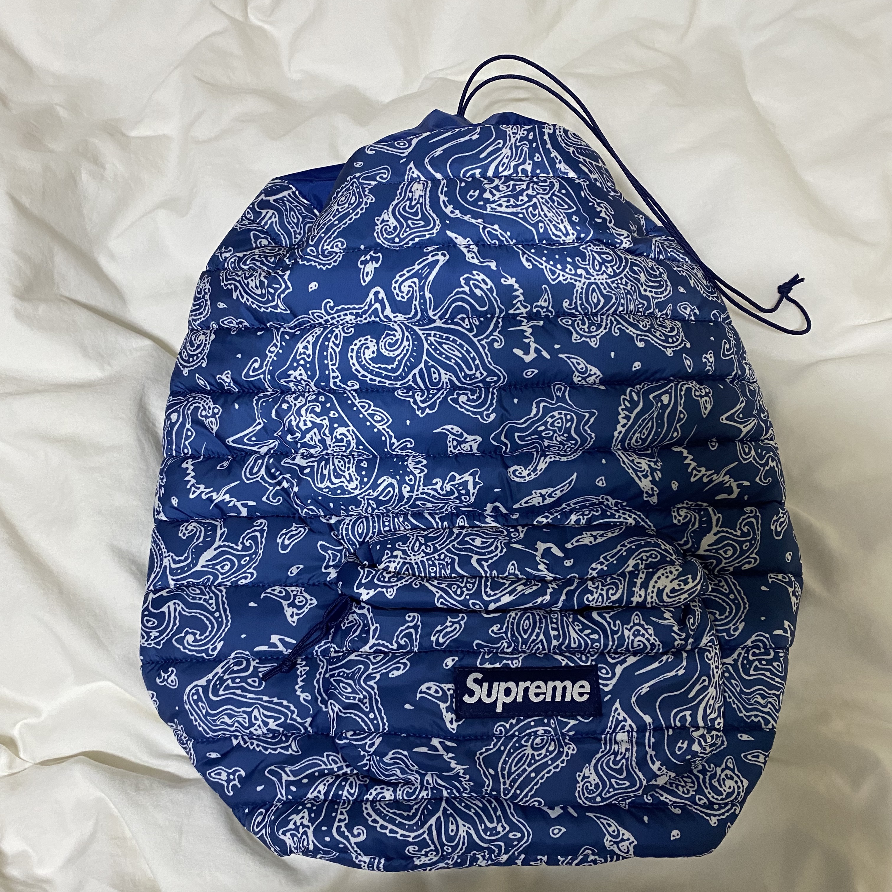 Supreme Puffer Backpack Blue Paisley - 22FW 착용 스타일