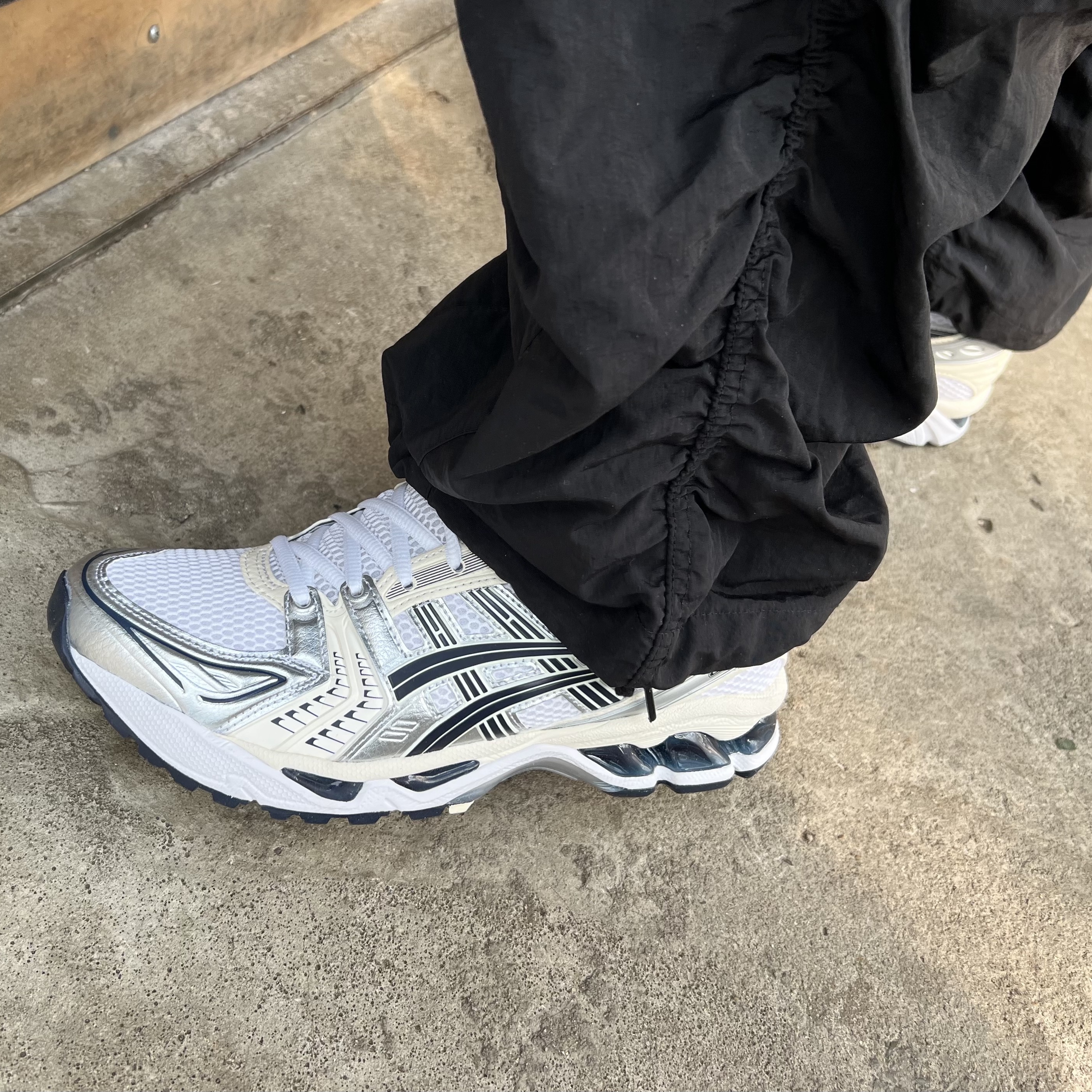 (W) Asics Gel-Kayano 14 White Midnight 착용 스타일 - 1