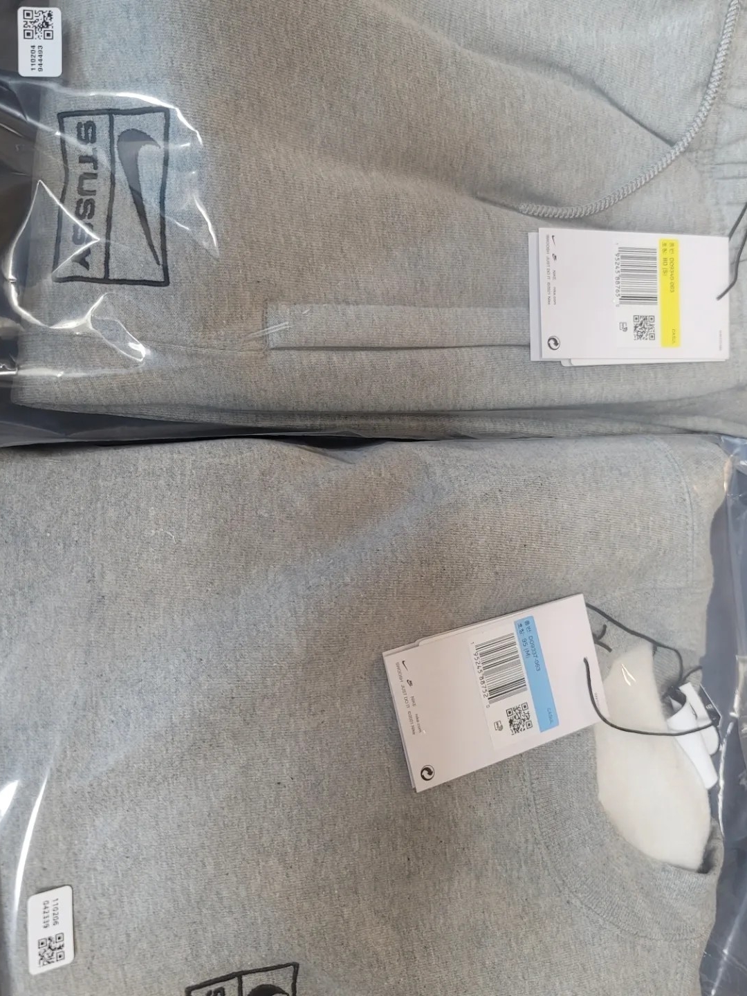 Nike x Stussy NRG Fleece Pants Dark Grey Heather (DO9340-063), Nike x Stussy NRG Fleece Crewneck Dark Grey Heather (DO9337-063) 착용 스타일 - 1