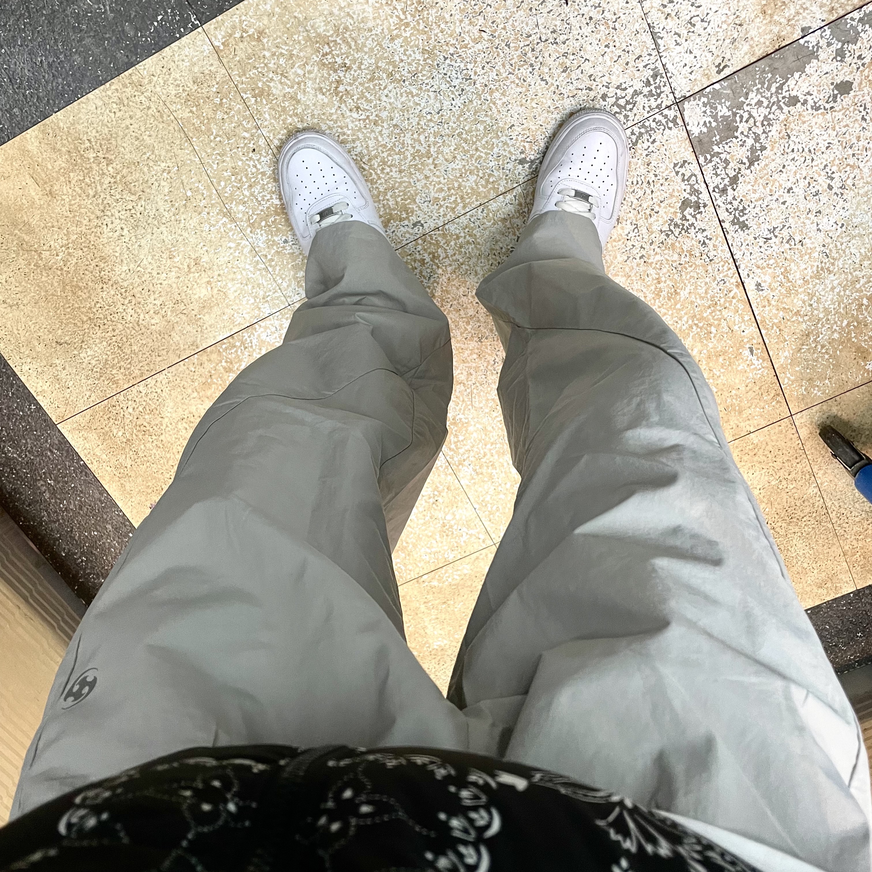 Sansan Gear Closeable Pants Grey - 22FW, Nike Air Force 1 '07 Low White 착용 스타일