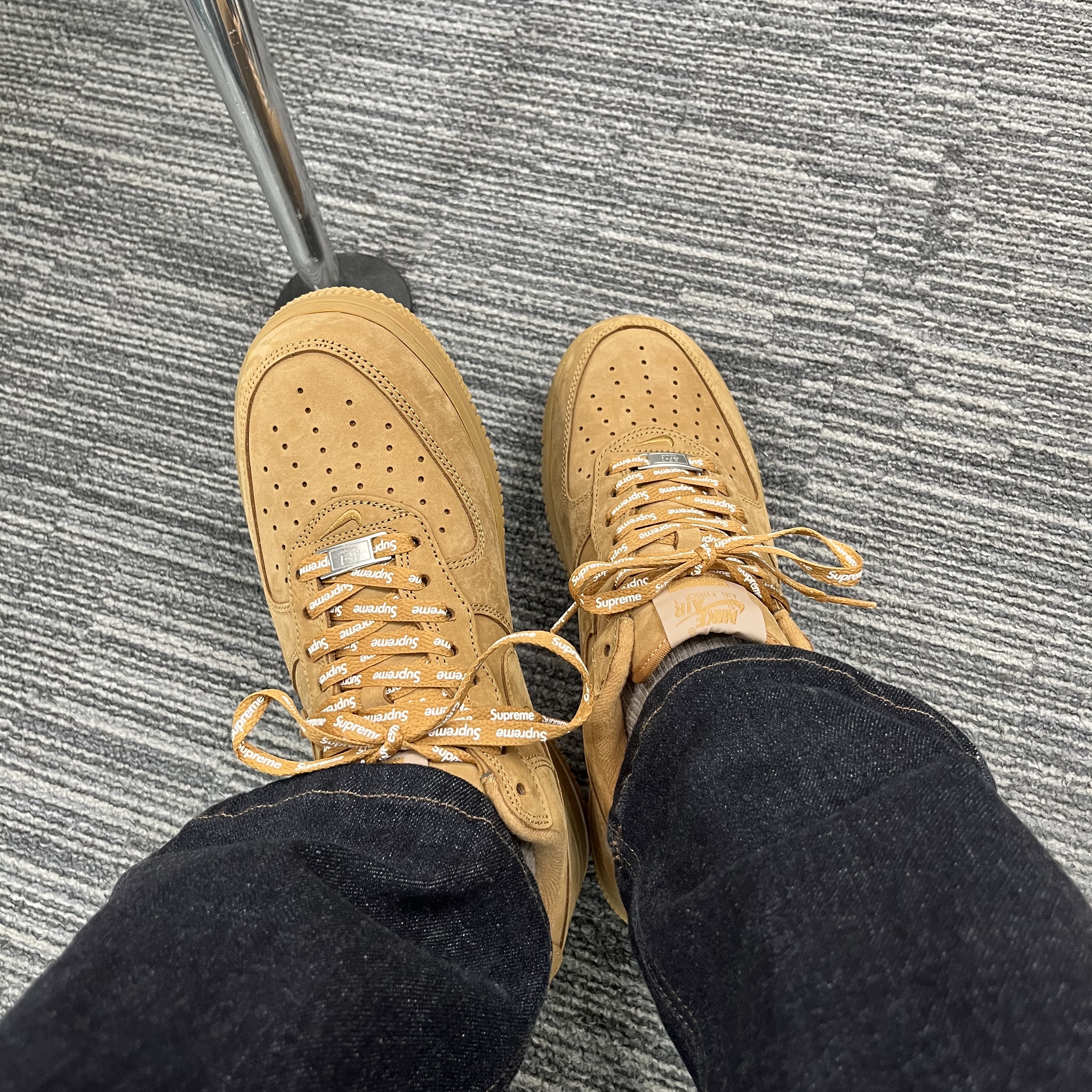 Nike x Supreme Air Force 1 Low Flax 착용 스타일