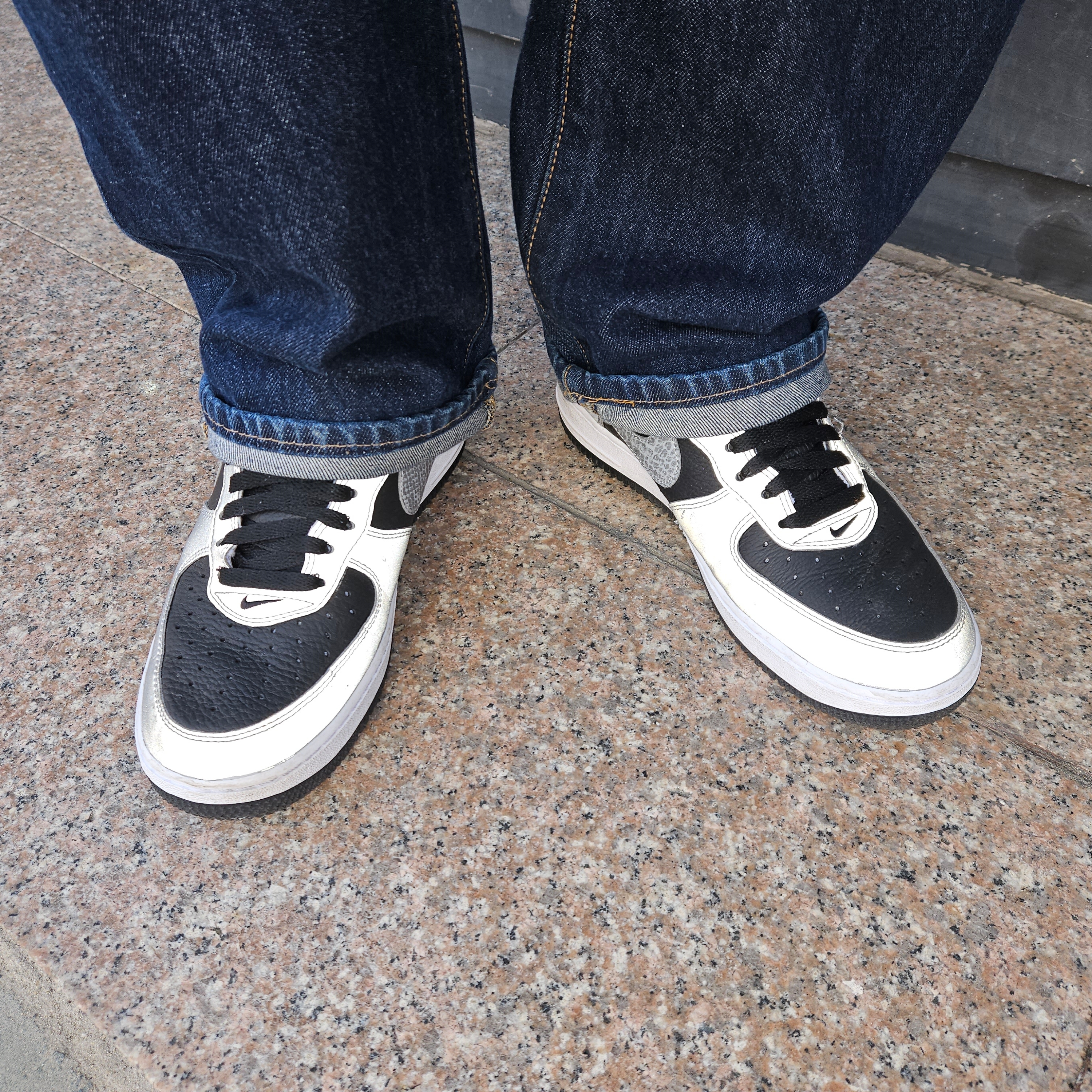 Nike Air Force 1 B Silver Snake 착용 스타일