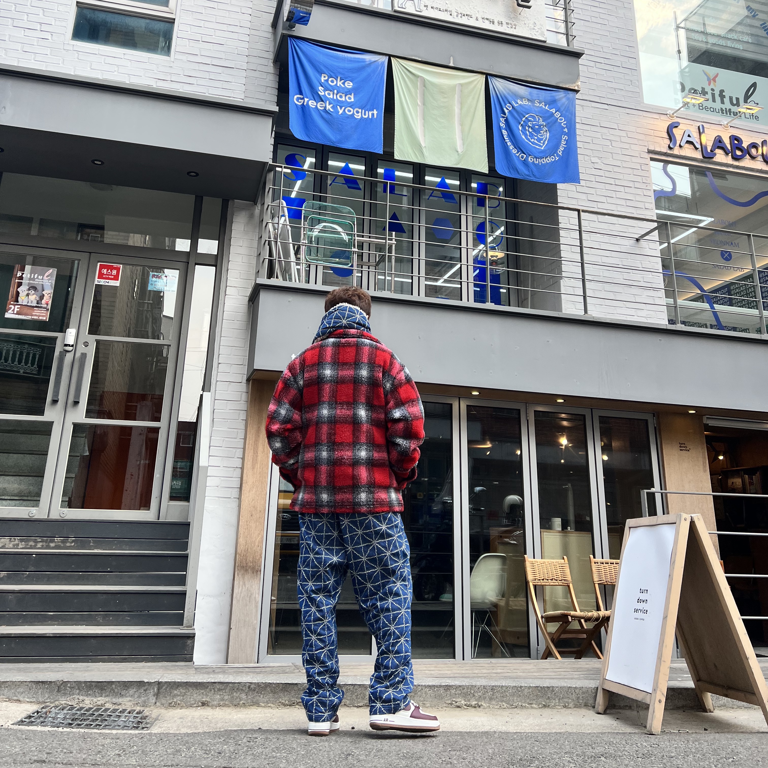 Stussy Shadow Plaid Sherpa Zip Shirt Olive, Nike Air Force 1 '07 LV8 Night Maroon 착용 스타일 - 1