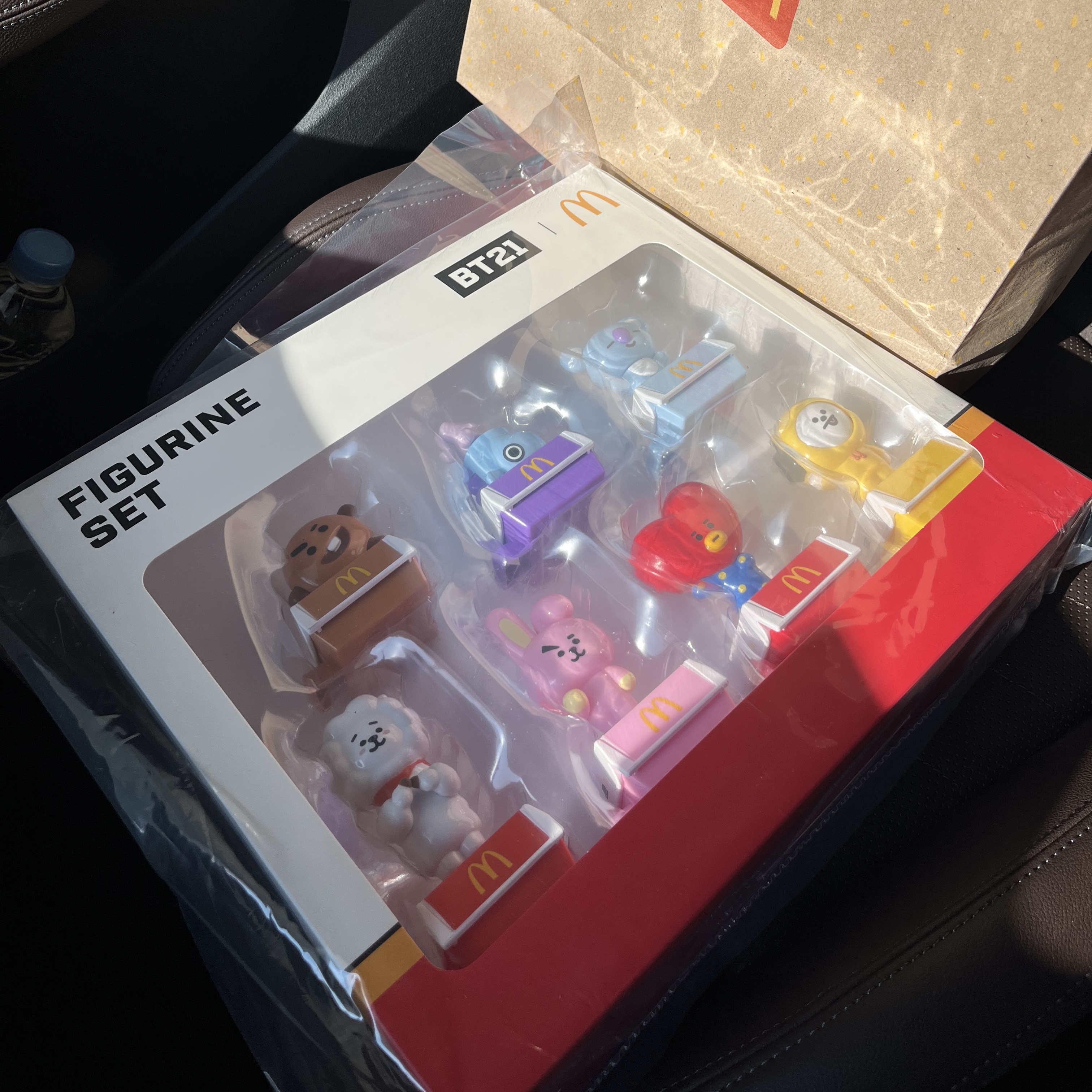 McDonald's x BT21 Figurine Set Collectors Kit 착용 스타일
