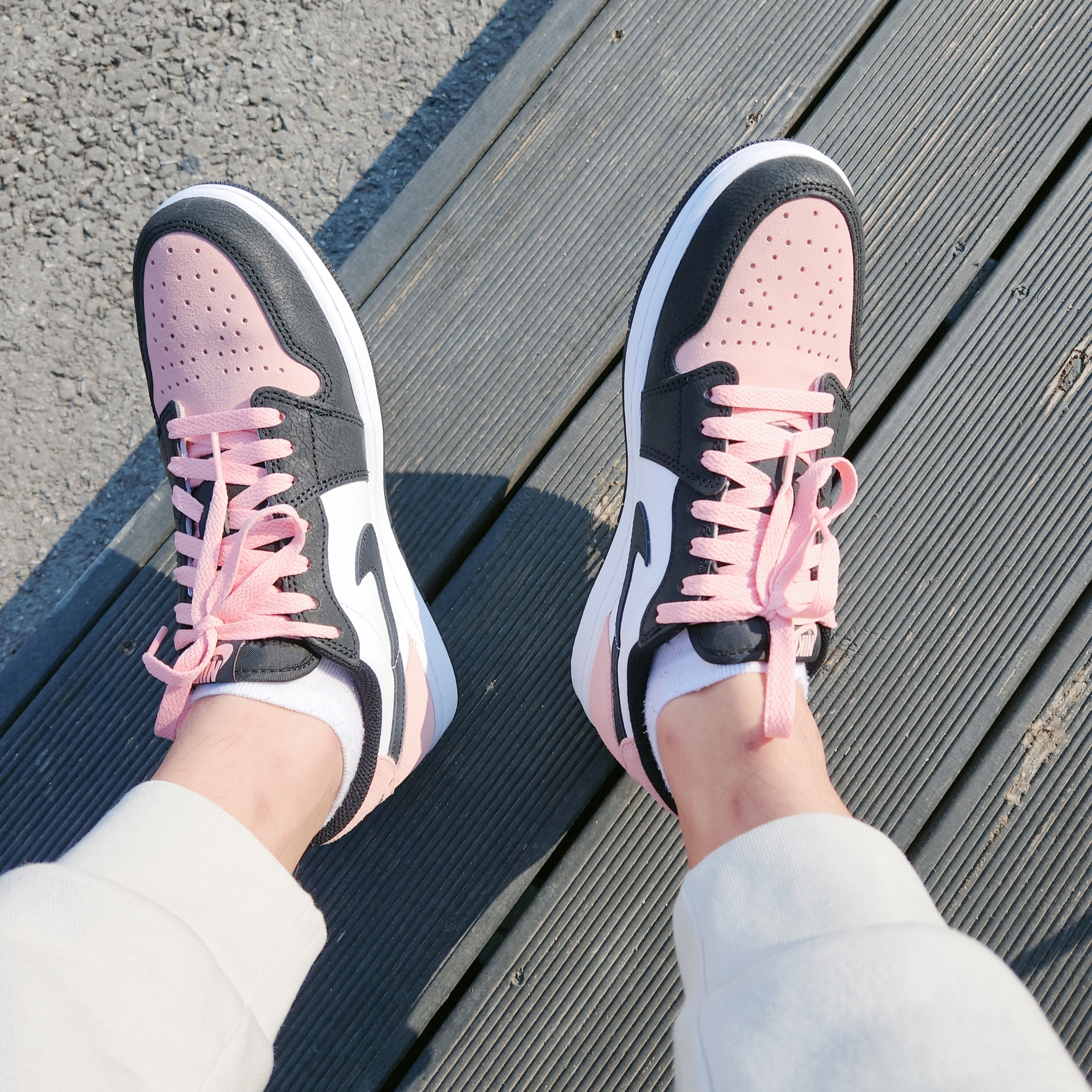 Jordan 1 Retro Low OG Bleached Coral 착용 스타일 - 3
