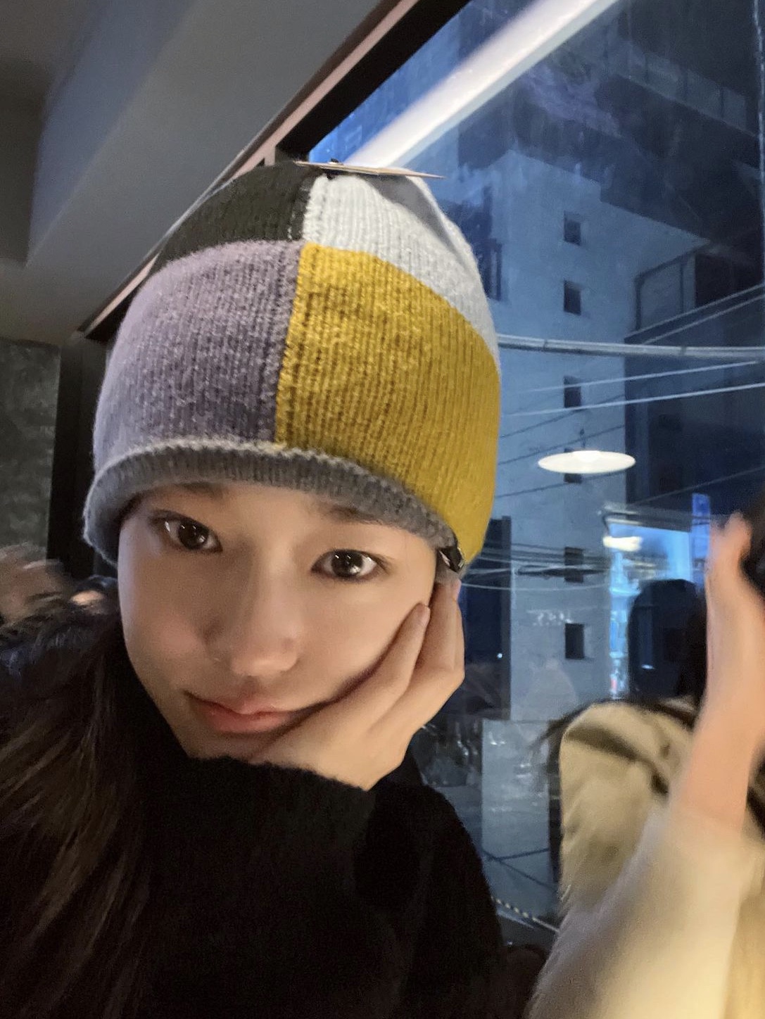 Stussy 8 Square Knit Skullcap Beanie Black 착용 스타일 - 2
