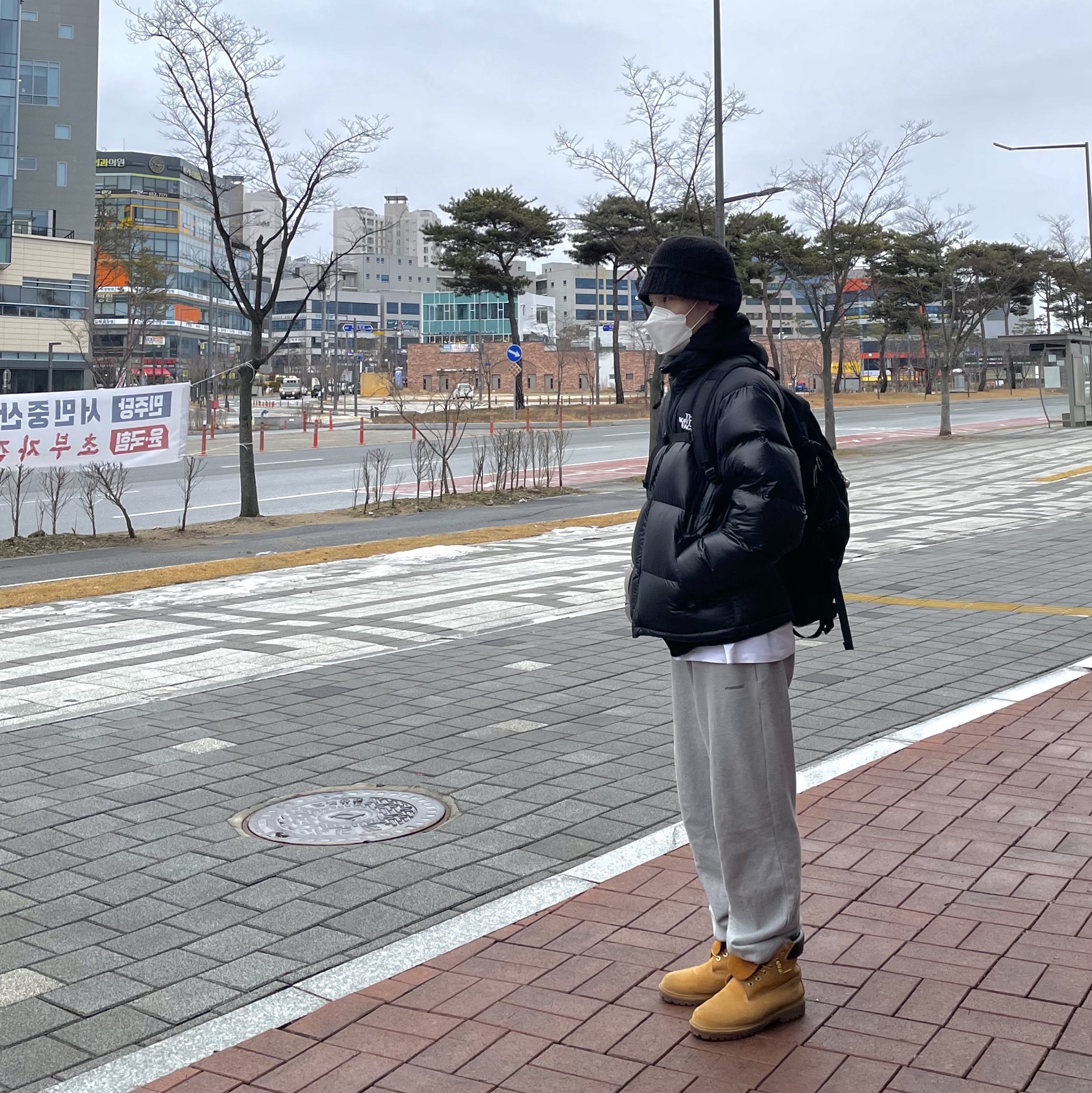 The North Face 1996 Retro Nuptse Jacket Black, Sony WH-1000XM4 Platinum Silver (Korean Ver.) 착용 스타일 - 2