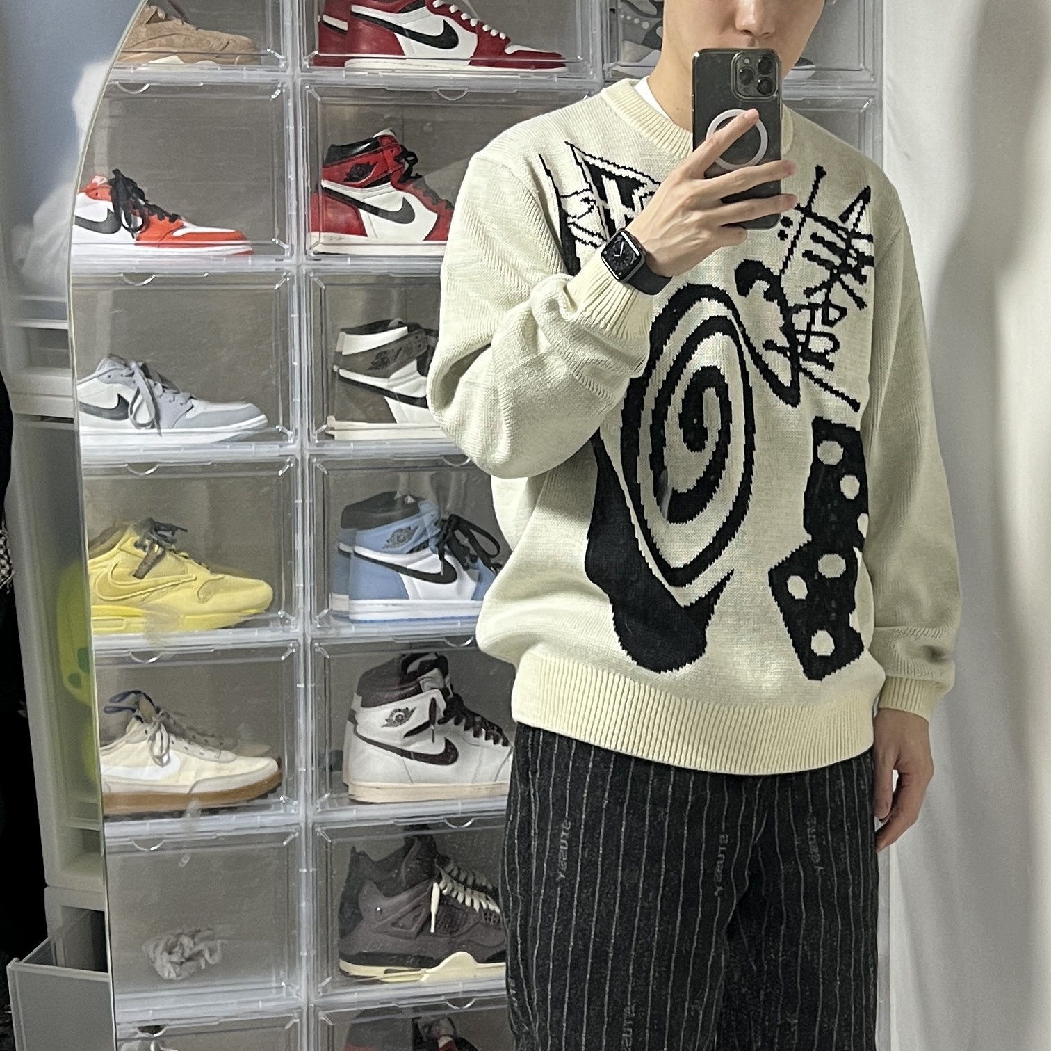 Nike x Stussy NRG LS Knit Sweater Fossil (DR2893-238), Nike x Stussy NRG Striped Wool Pants Black (DR4021-010) 착용 스타일 - 1