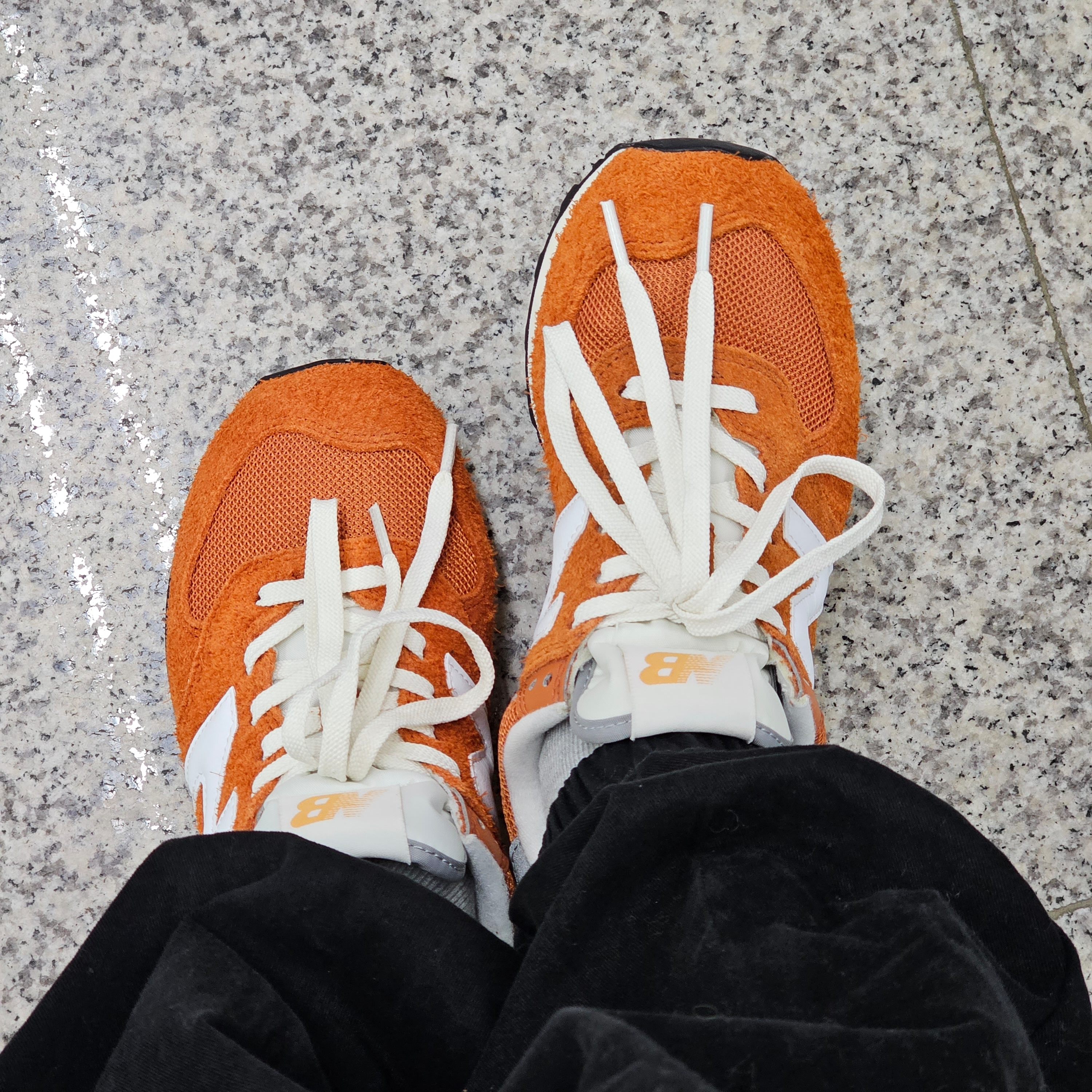 New Balance 574 Heritage Orange Burst White 착용 스타일