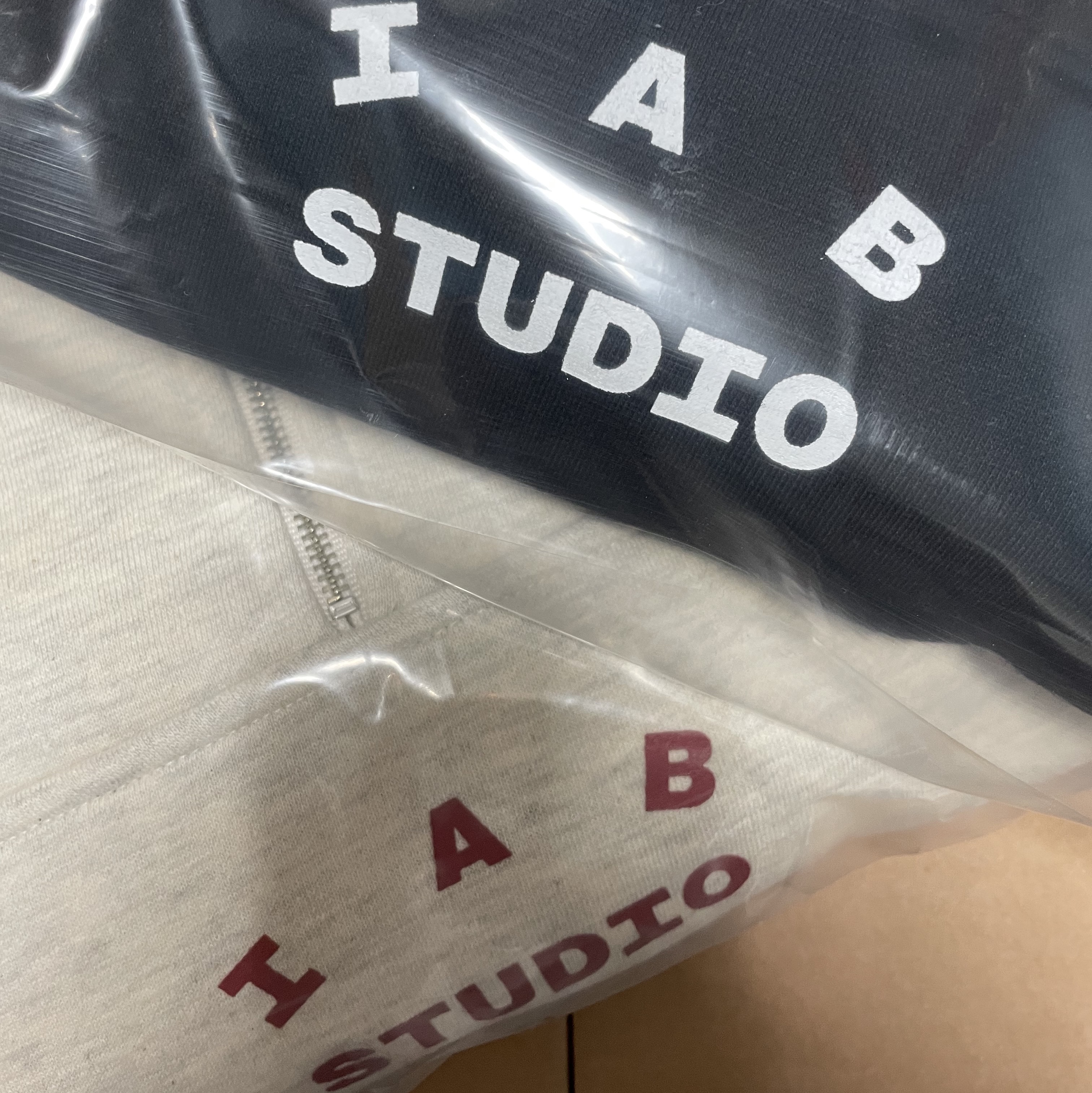 IAB Studio Half Zip-Up Oatmeal Burgundy, IAB Studio Half Zip-Up Black White 착용 스타일