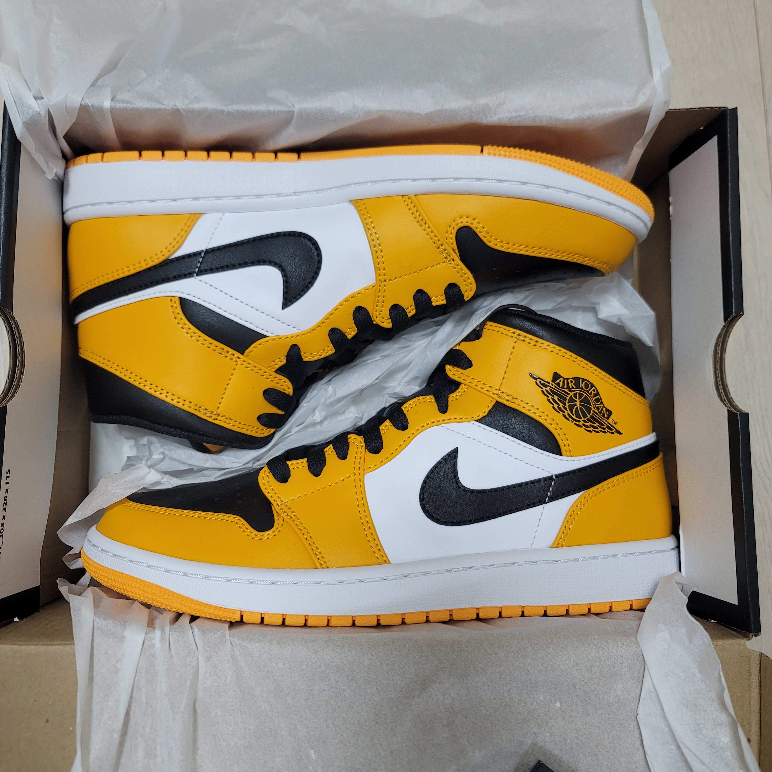 Jordan 1 Mid Taxi 착용 스타일