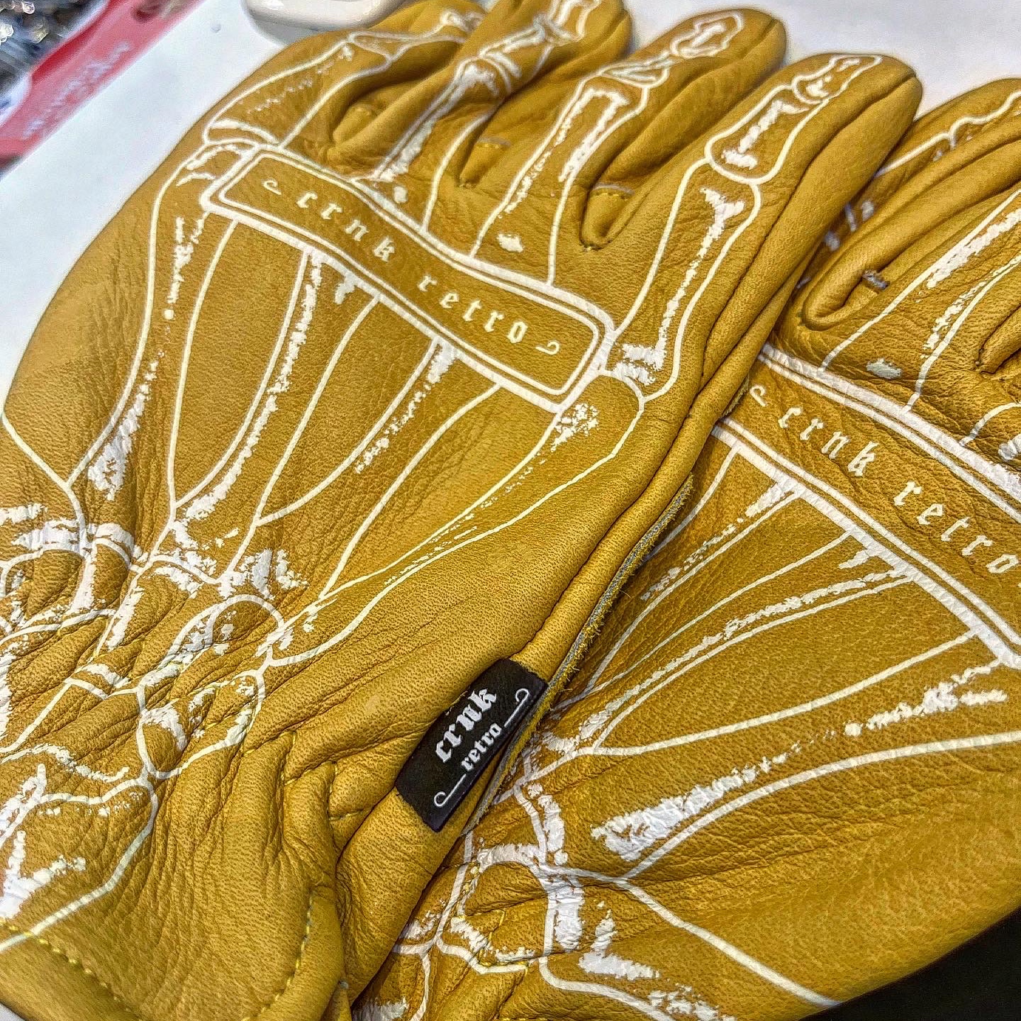 Stussy Wave Dye Beach Shell Jacket Brown, Adidas x Kerwin Frost Superstar Superstuffed White 착용 스타일 - 3